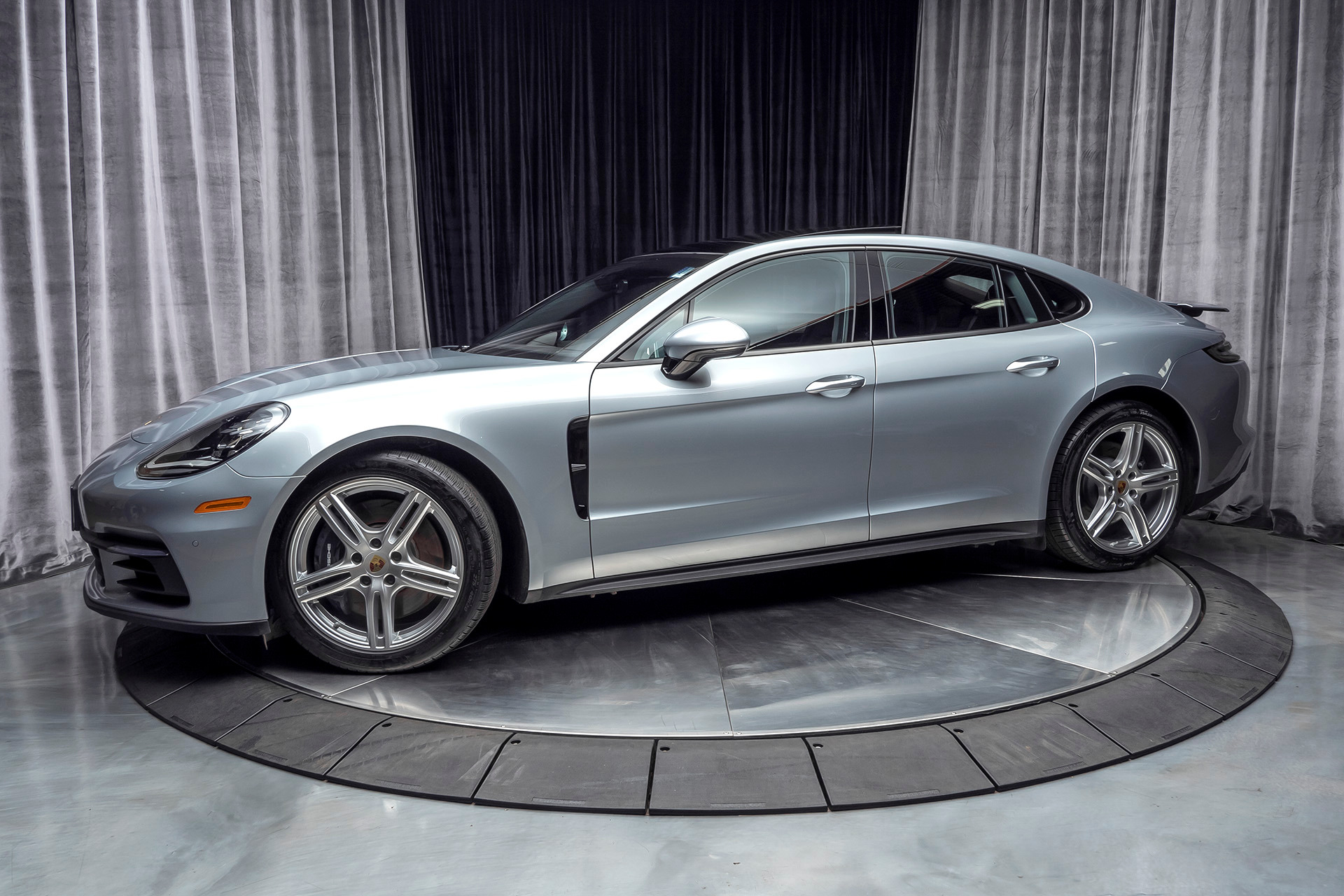 Порше Panamera 2018