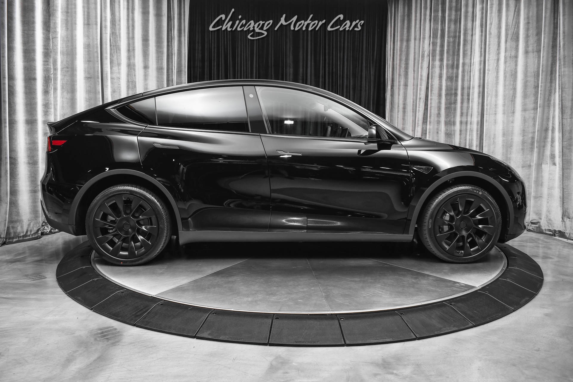 Model y black on sale with black wheels