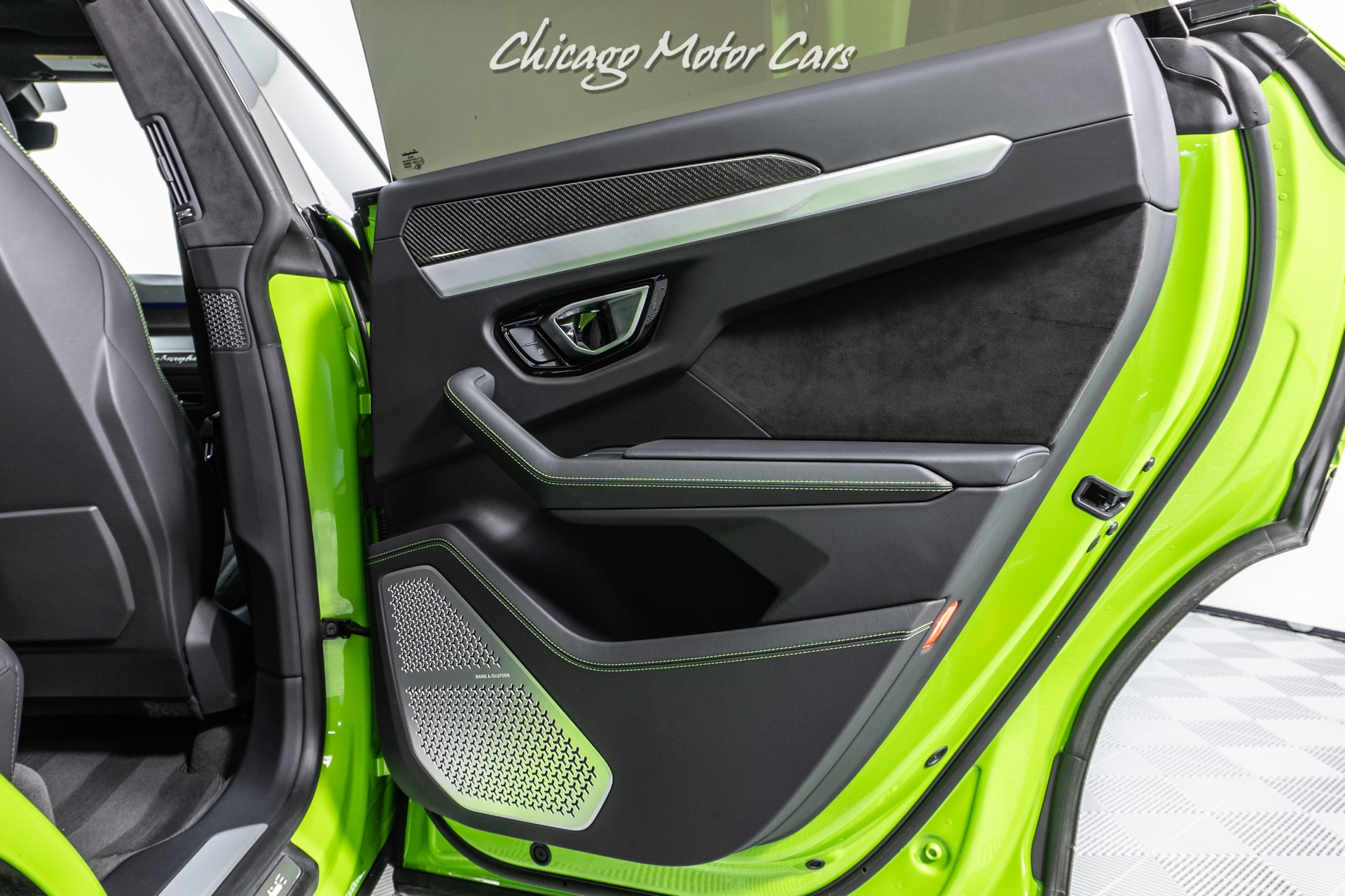 Used-2021-Lamborghini-Urus-Rare-Verde-Mantis-Finish-High-Gloss-Style-Package-Full-Front-PPF-Loaded