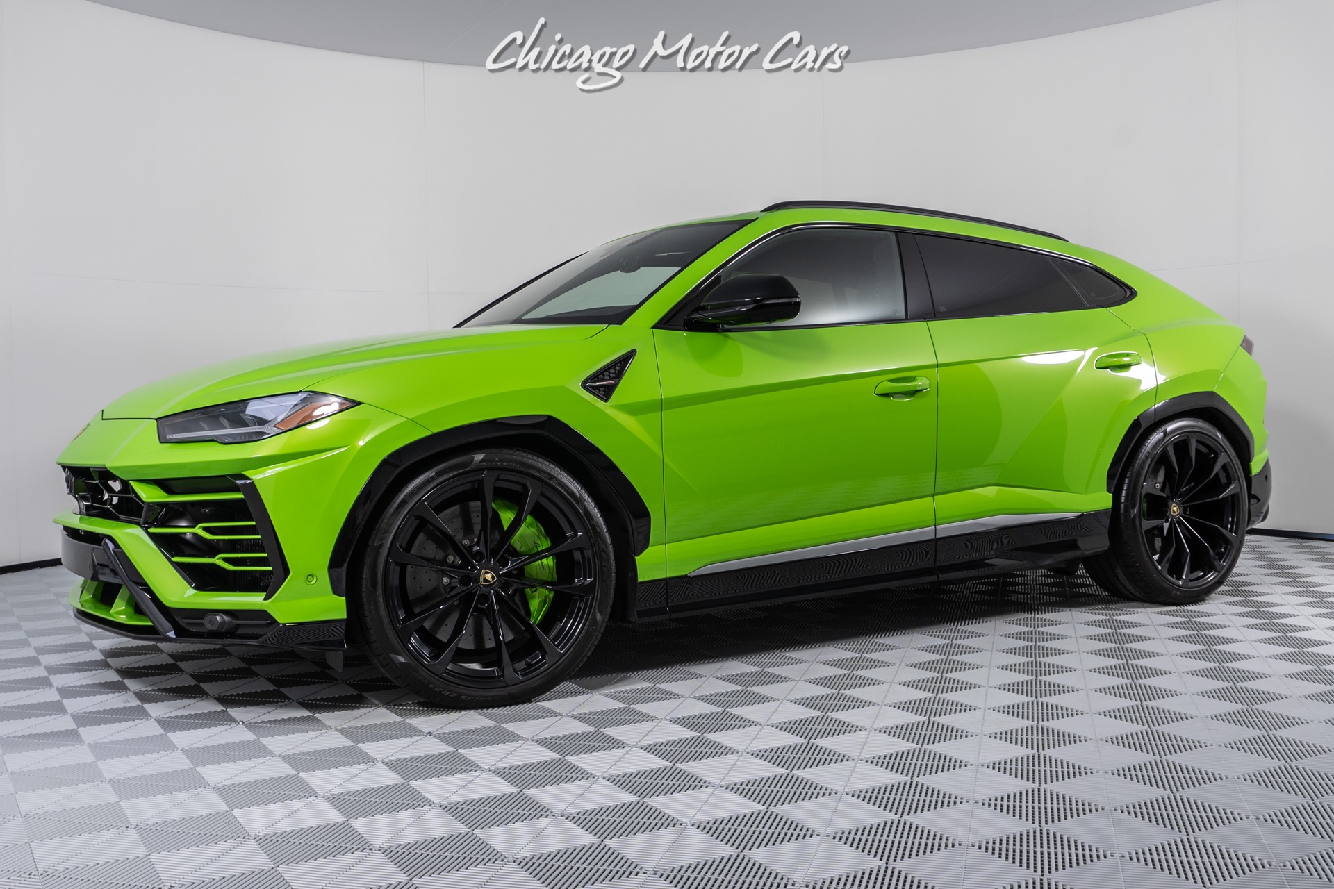 Used-2021-Lamborghini-Urus-Rare-Verde-Mantis-Finish-High-Gloss-Style-Package-Full-Front-PPF-Loaded