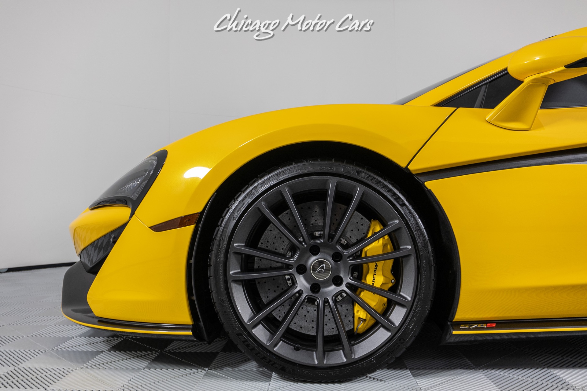 Used-2017-McLaren-570S-COUPE-STUNNING-VOLCANO-YELLOW-LUXURY-PACK-CARBON-FIBER-INTERIOR-ONLY-12K-MILES