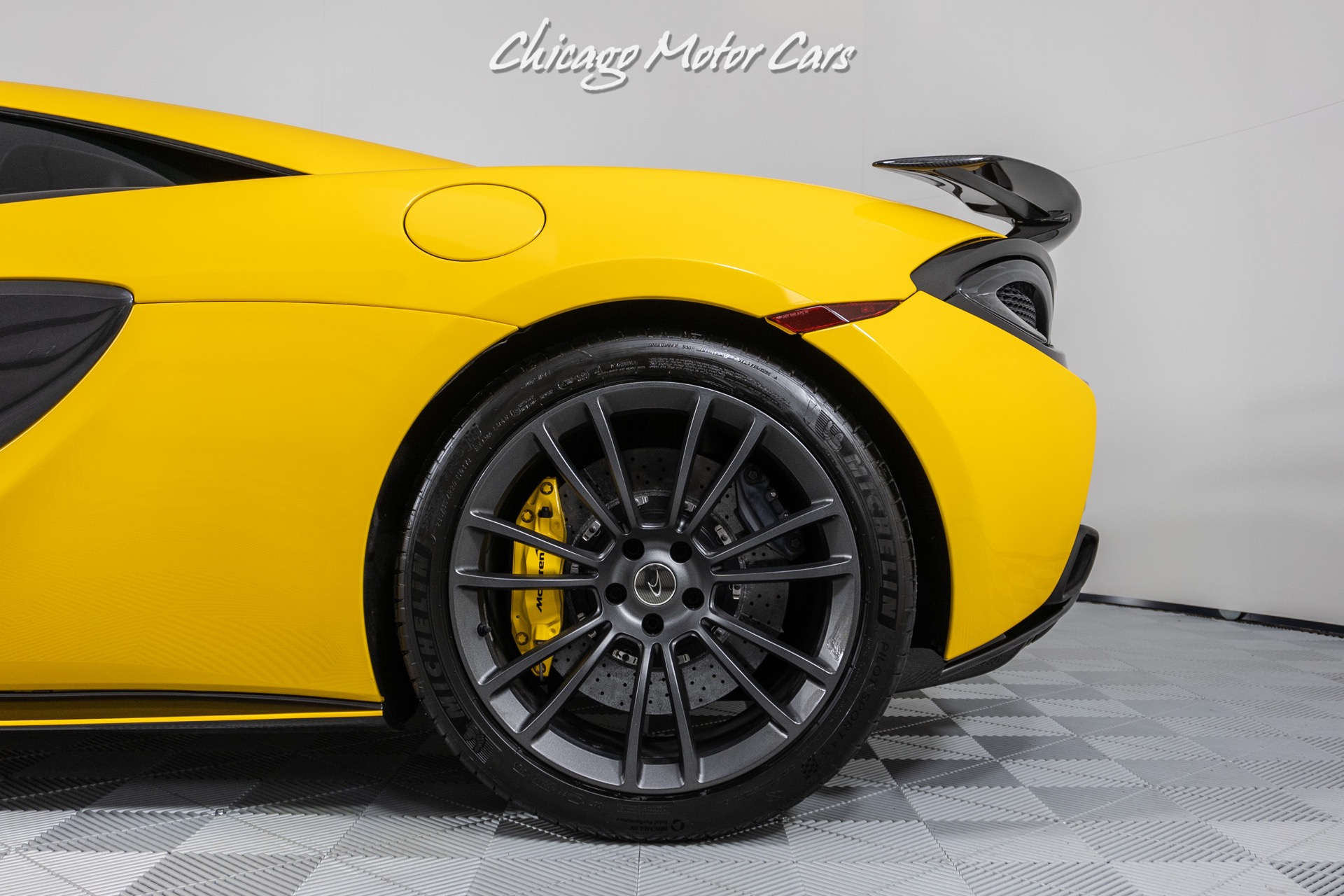 Used-2017-McLaren-570S-COUPE-STUNNING-VOLCANO-YELLOW-LUXURY-PACK-CARBON-FIBER-INTERIOR-ONLY-12K-MILES