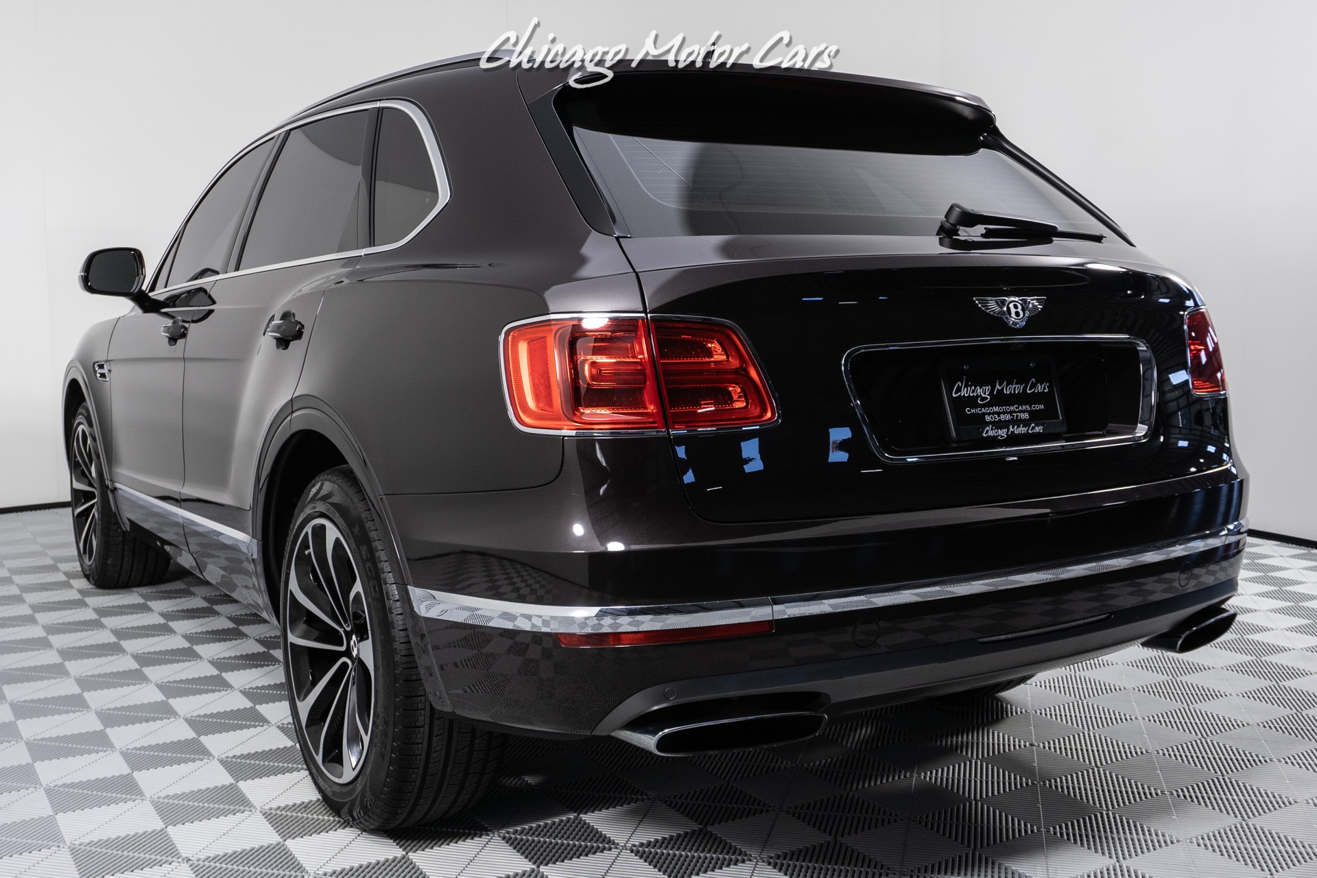 Used-2018-Bentley-Bentayga-W12-Signature-Edition-Rear-Seat-Entertainment-Unique-Havana-Finish-Loaded