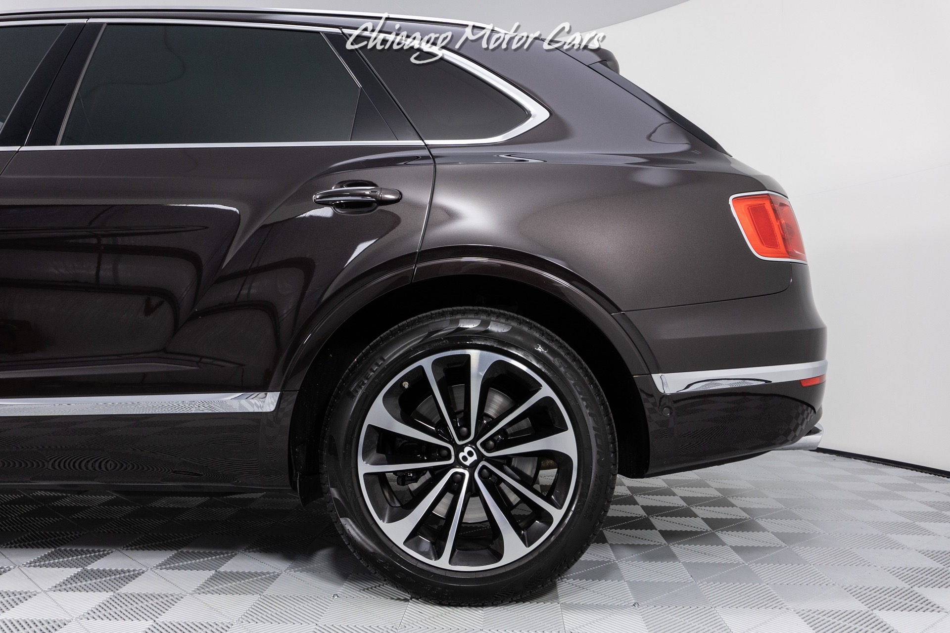 Used-2018-Bentley-Bentayga-W12-Signature-Edition-Rear-Seat-Entertainment-Unique-Havana-Finish-Loaded