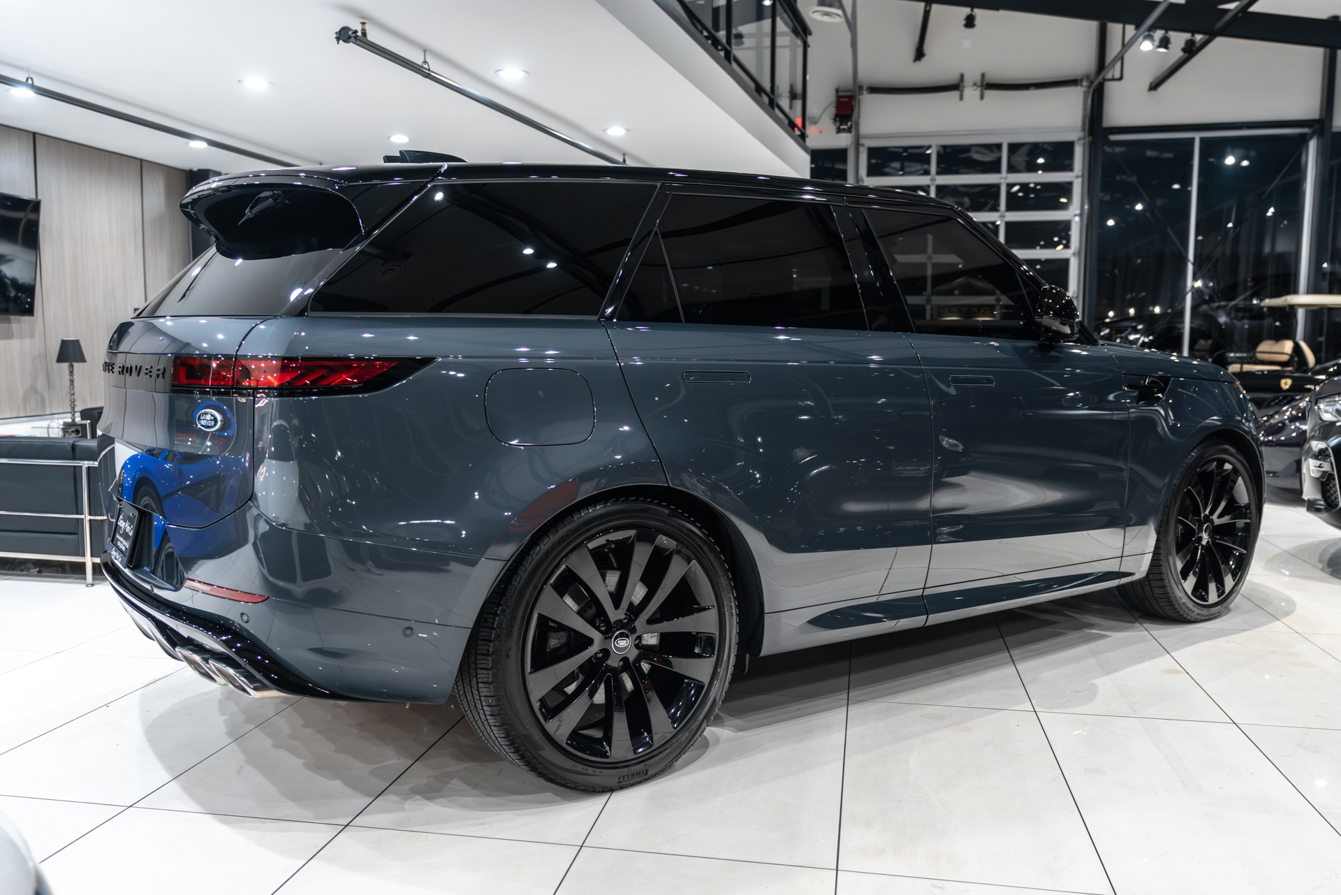 Land Rover Brossard  Le LAND ROVER Range Rover Sport FIRST