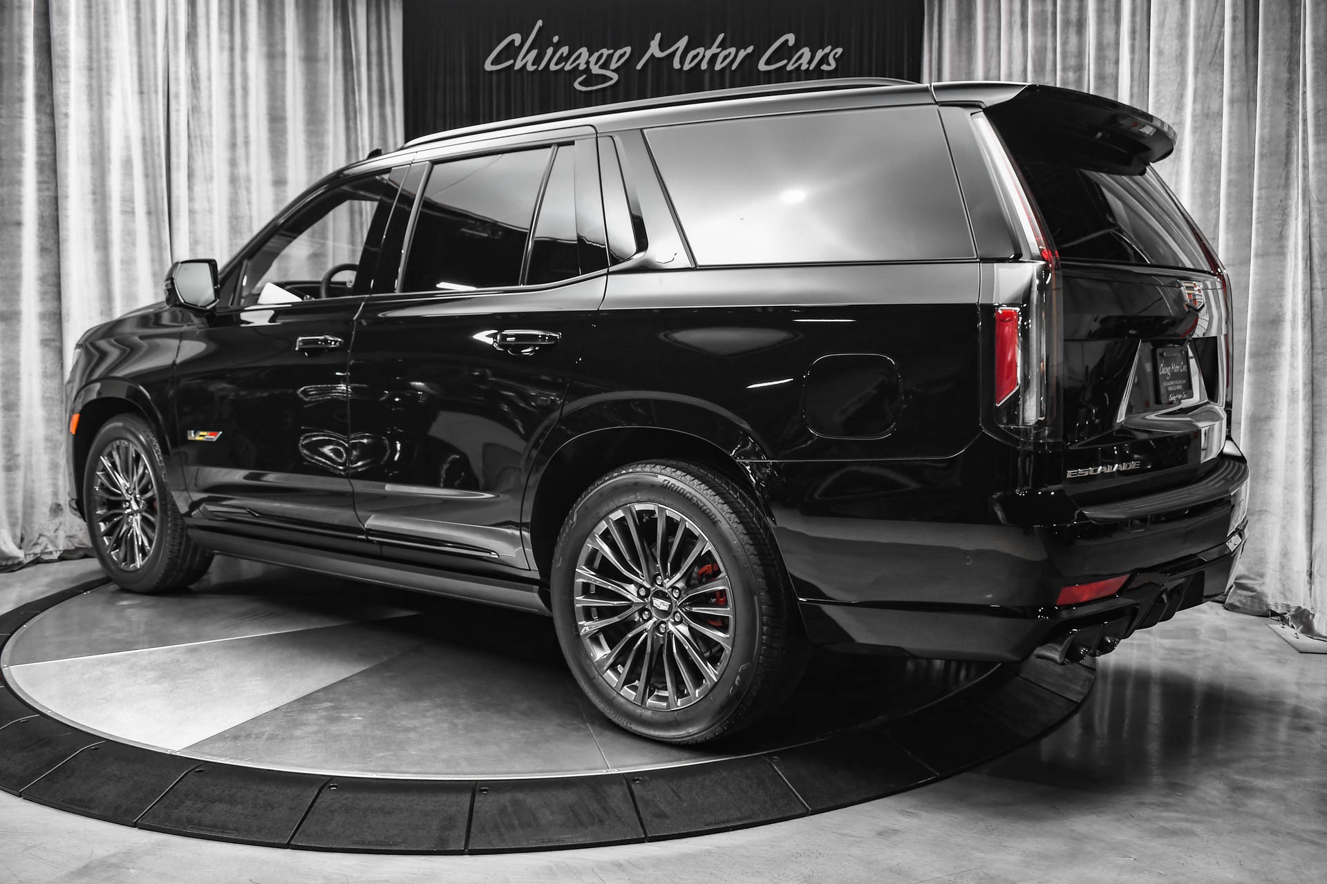 Used-2023-Cadillac-Escalade-V-682-Horsepower-Cooled-Console-Heavy-Trailering-Package-Loaded