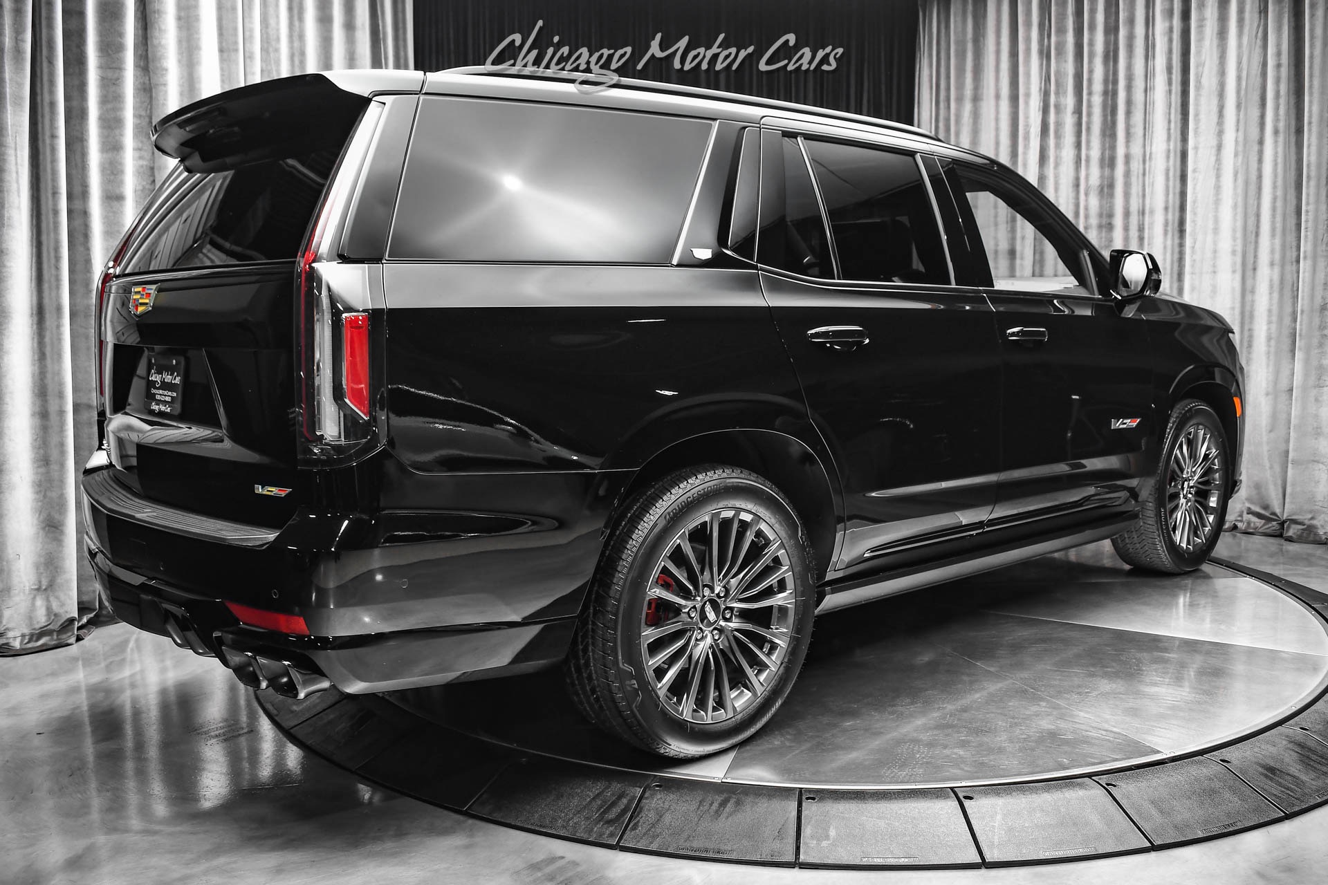 Used-2023-Cadillac-Escalade-V-682-Horsepower-Cooled-Console-Heavy-Trailering-Package-Loaded