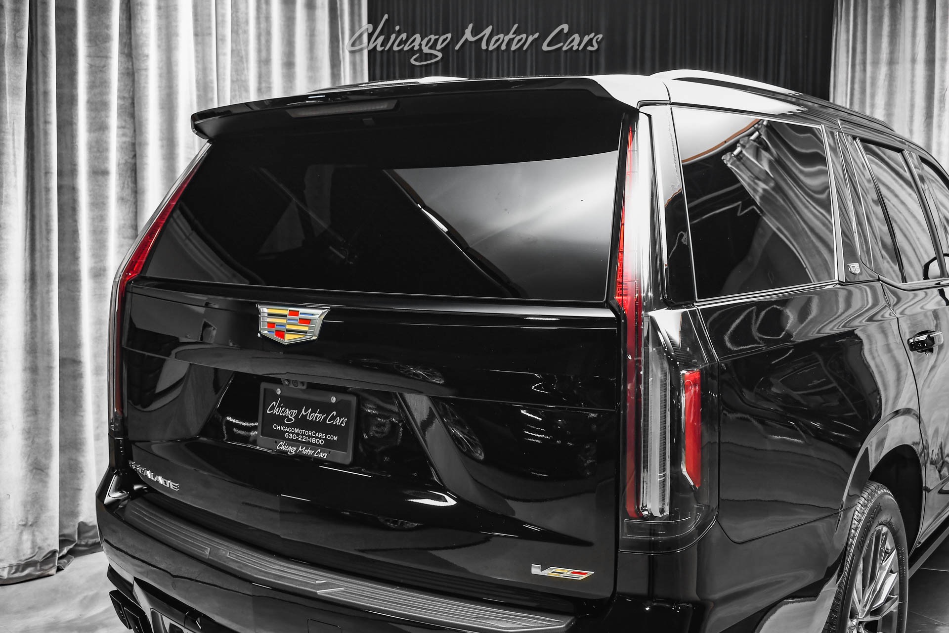 Used-2023-Cadillac-Escalade-V-682-Horsepower-Cooled-Console-Heavy-Trailering-Package-Loaded