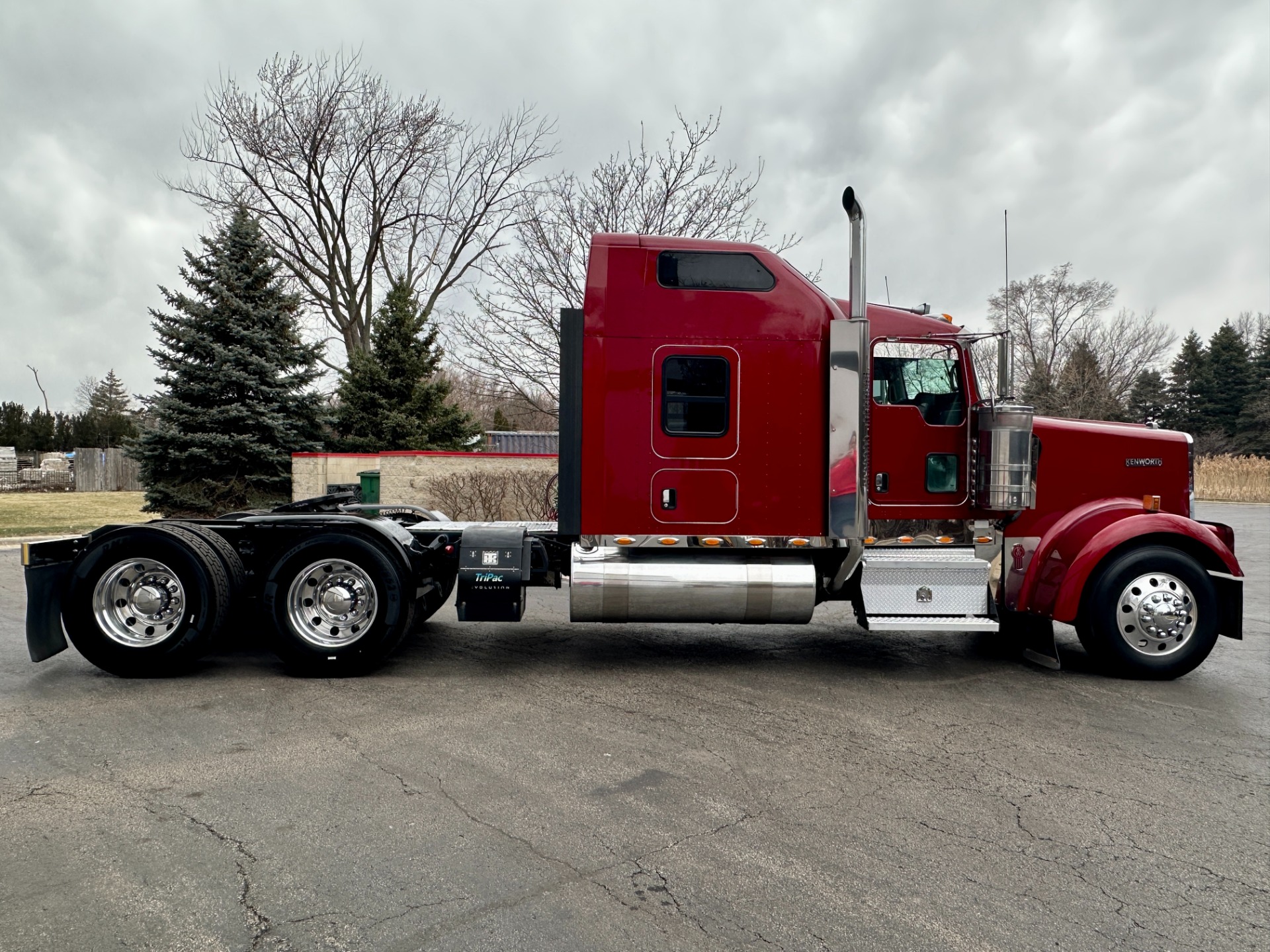 Used-2017-Kenworth-W900-Raised-Sleeper-GLIDER---CAT-3406---550-HP---18-Speed-Manual