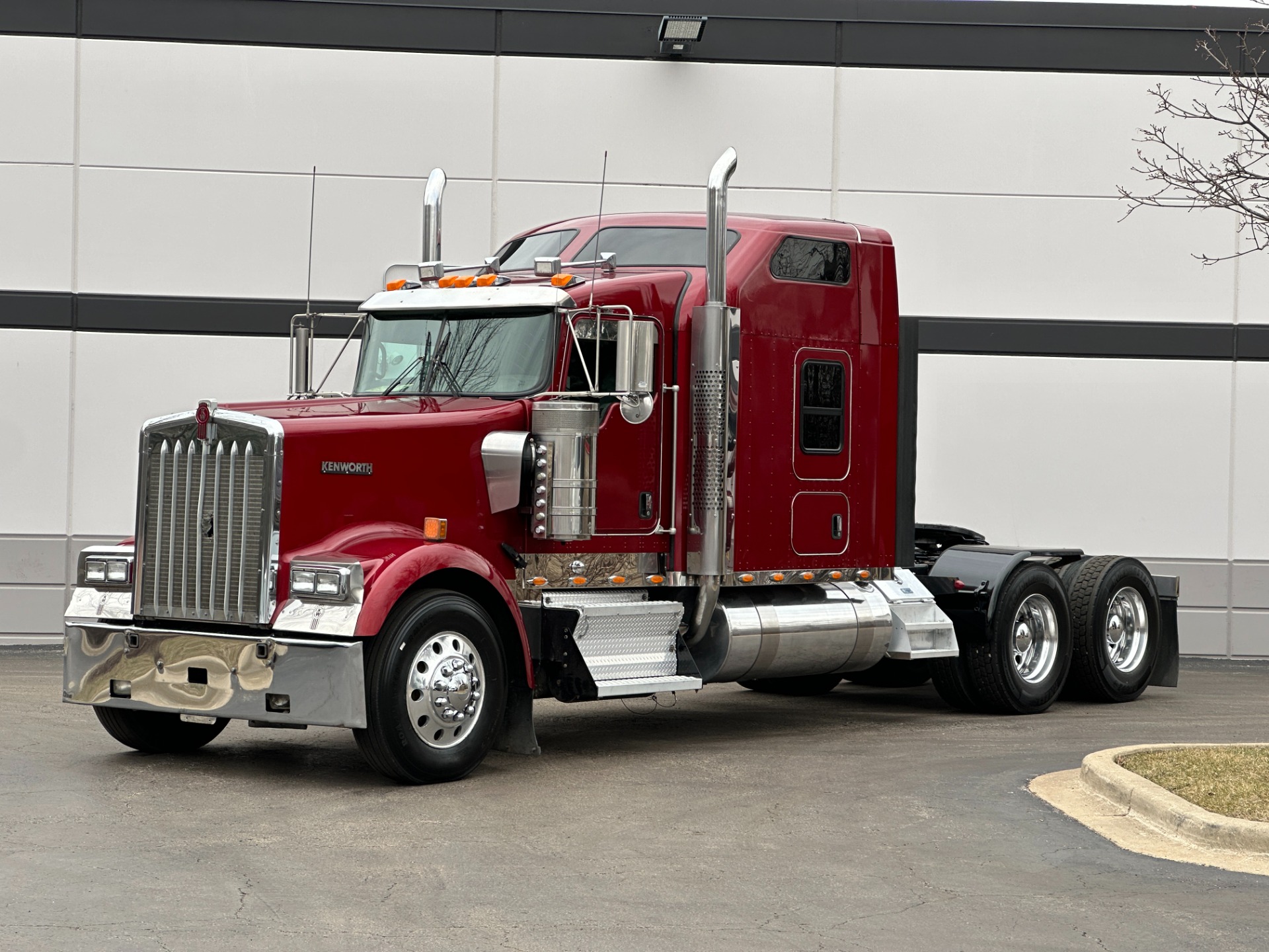 Used-2017-Kenworth-W900-Raised-Sleeper-GLIDER---CAT-3406---550-HP---18-Speed-Manual