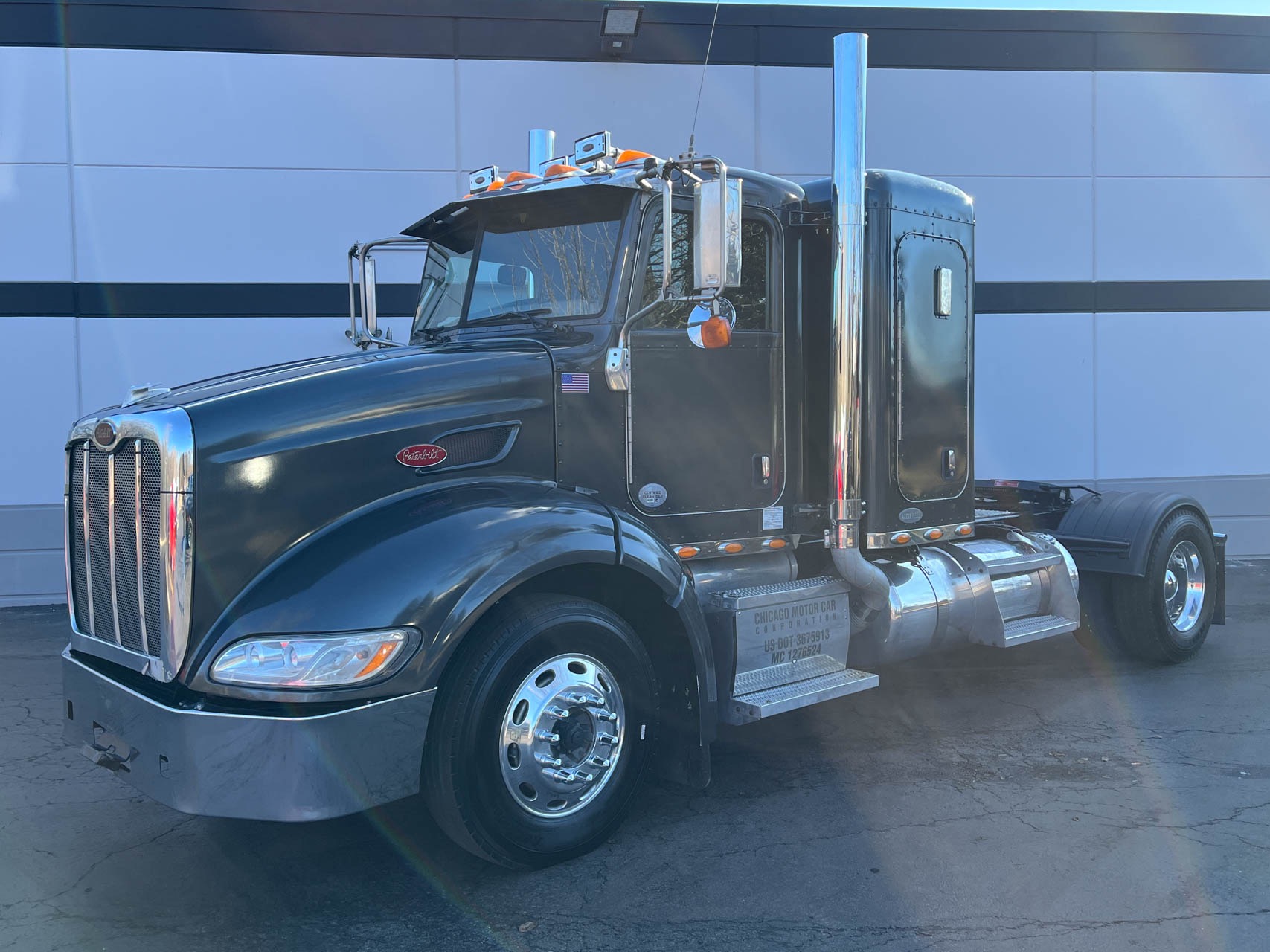 Used-2010-Peterbilt-384-Single-Axle