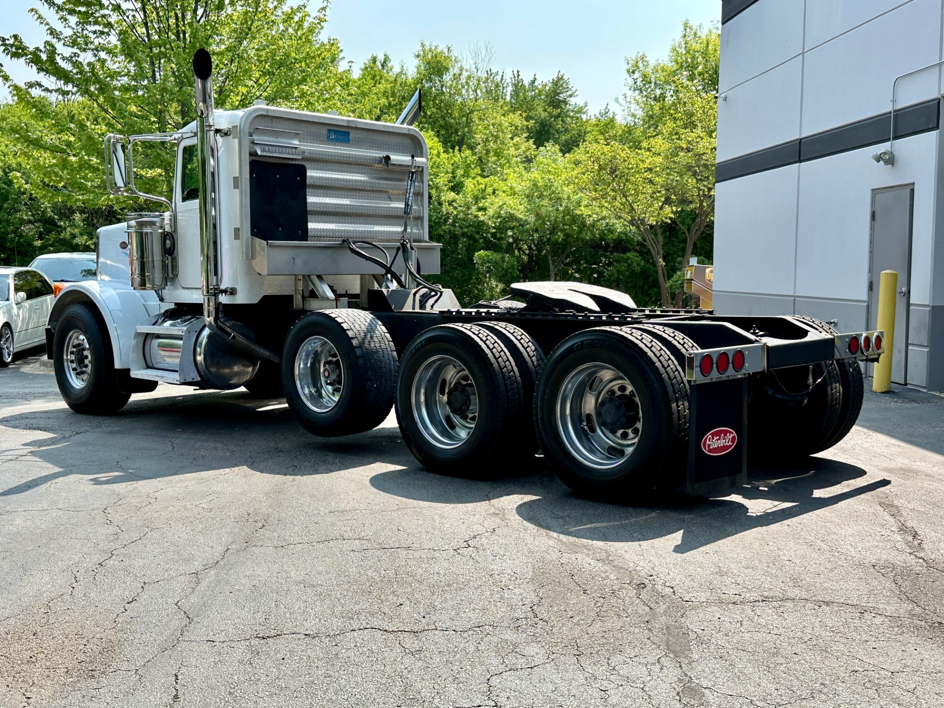 Used-2005-Peterbilt-379-Tri-Axle-Day-Cab---Cat-C15-Power---Two-Line-Wet-Kit---PTO