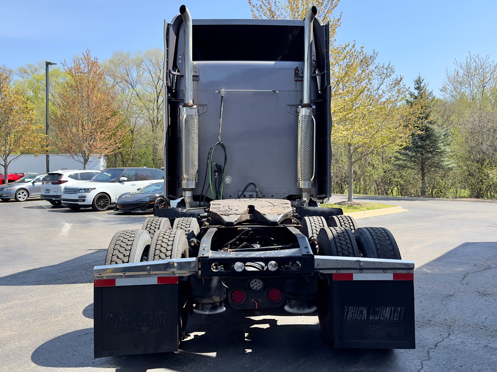 Used-2006-Freightliner-Columbia-Signature-Series-Sleeper---Cat-C15-Power---465-Horspower---18-Speed-Manual