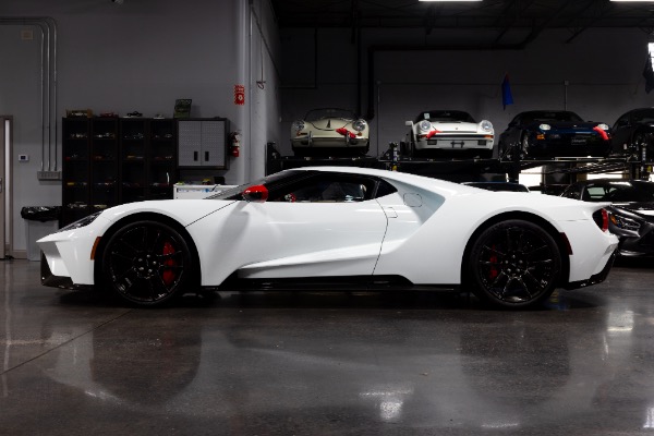 Used-2020-Ford-GT-RARE-Frozen-White-Ext-Carbon-Pkg-Carbon-Graphics-PKG-ONLY-500-Miles