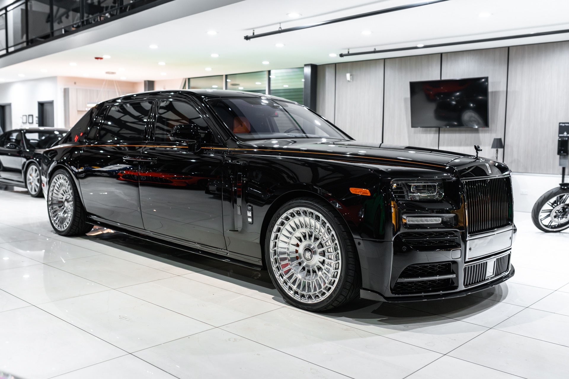 Rolls-Royce Phantom by Mansory is powerful and expensive