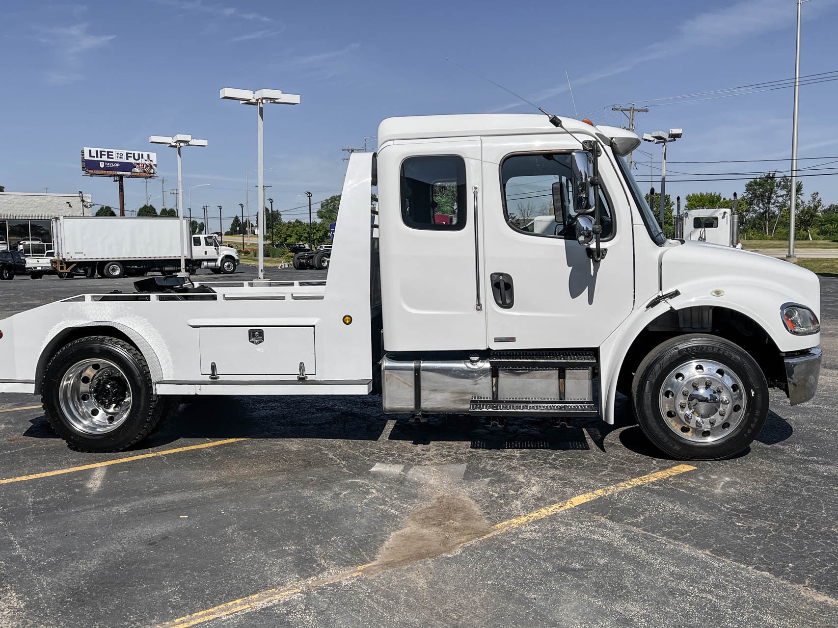 Used-2008-Freightliner-M2-106