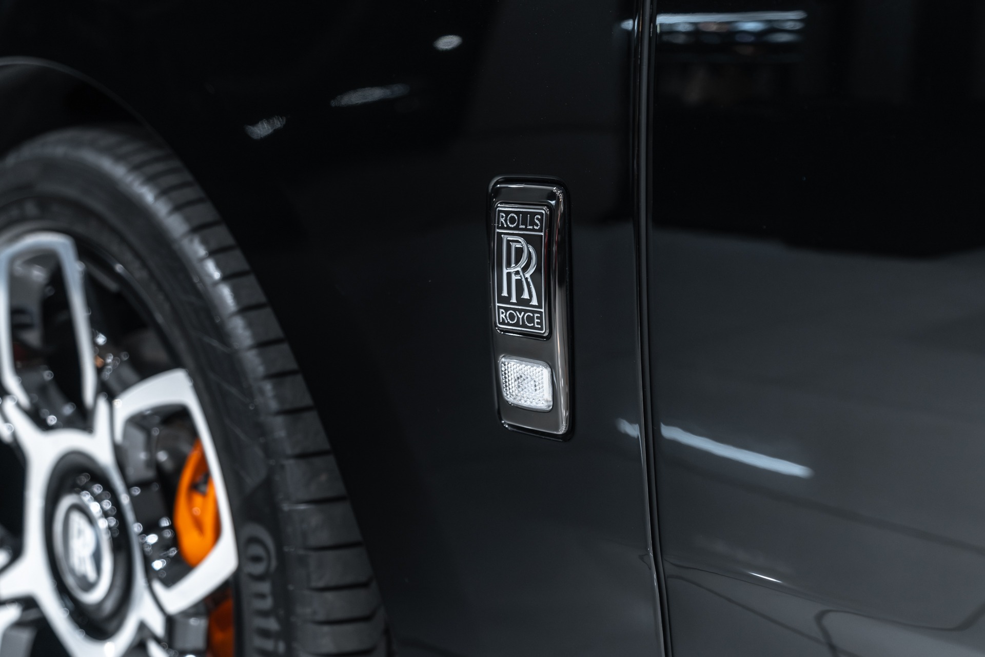 Used 2023 Rolls-Royce Cullinan Black Badge Original MSRP $491,750+ Mandarin  Orange Interior Carbon FIBER! For Sale (Special Pricing)