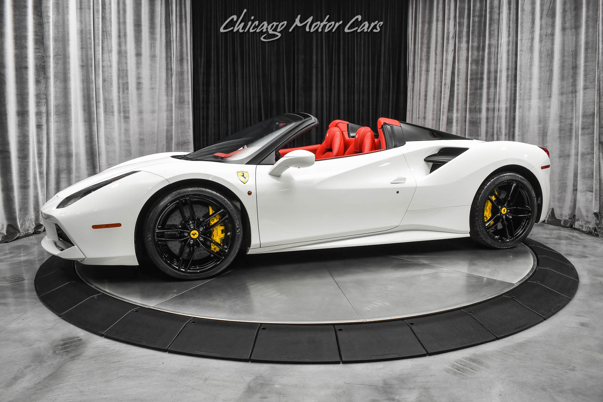 Used 2017 Ferrari 488 Spider HOT Color Combo! Two-Tone Painted Exterior!  Carbon Fiber Driver Zone! For Sale (Special Pricing)