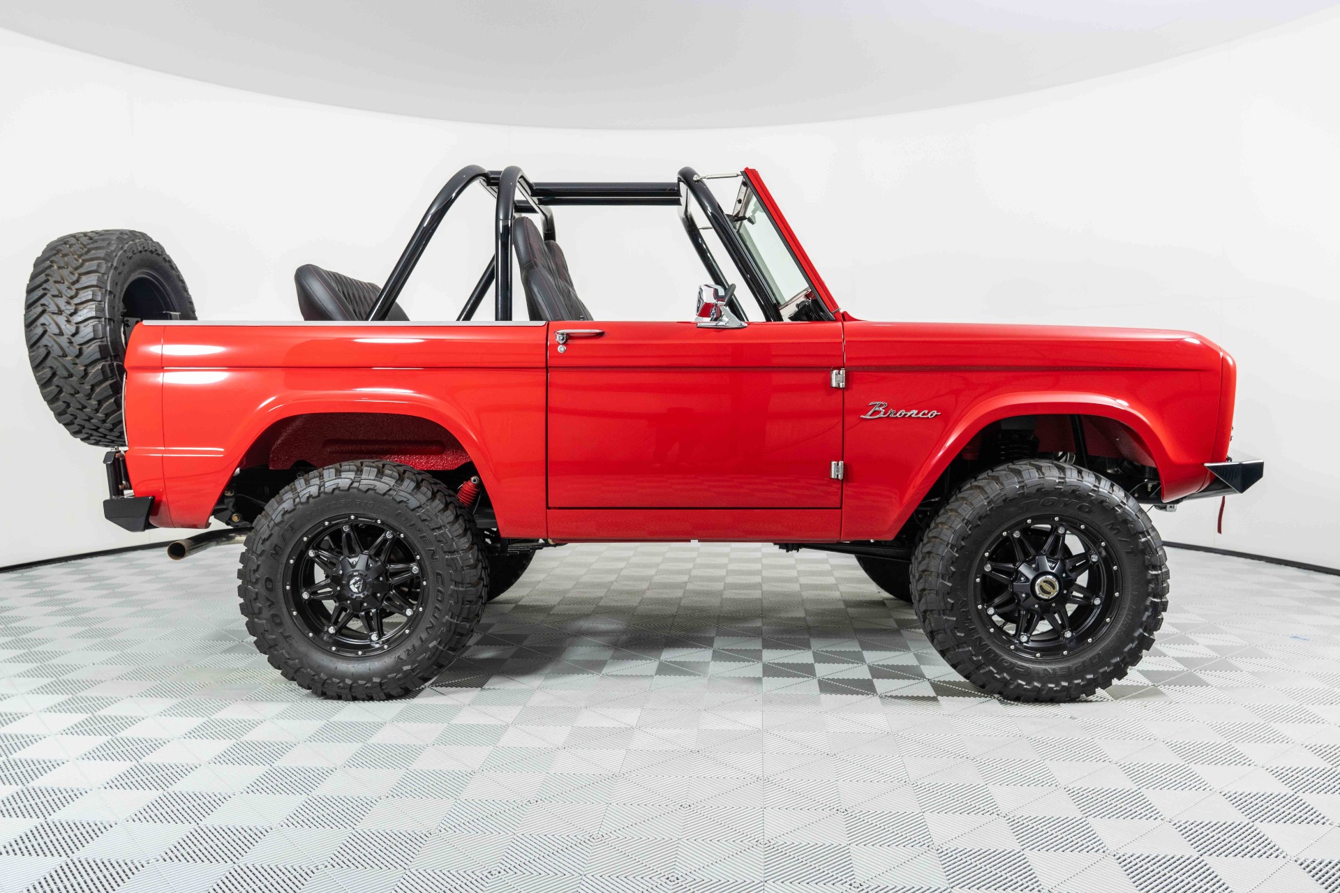 Used-1967-Ford-Bronco-Fully-Restored-Classic-No-Expenses-Spared-Custom-Leather-Interior