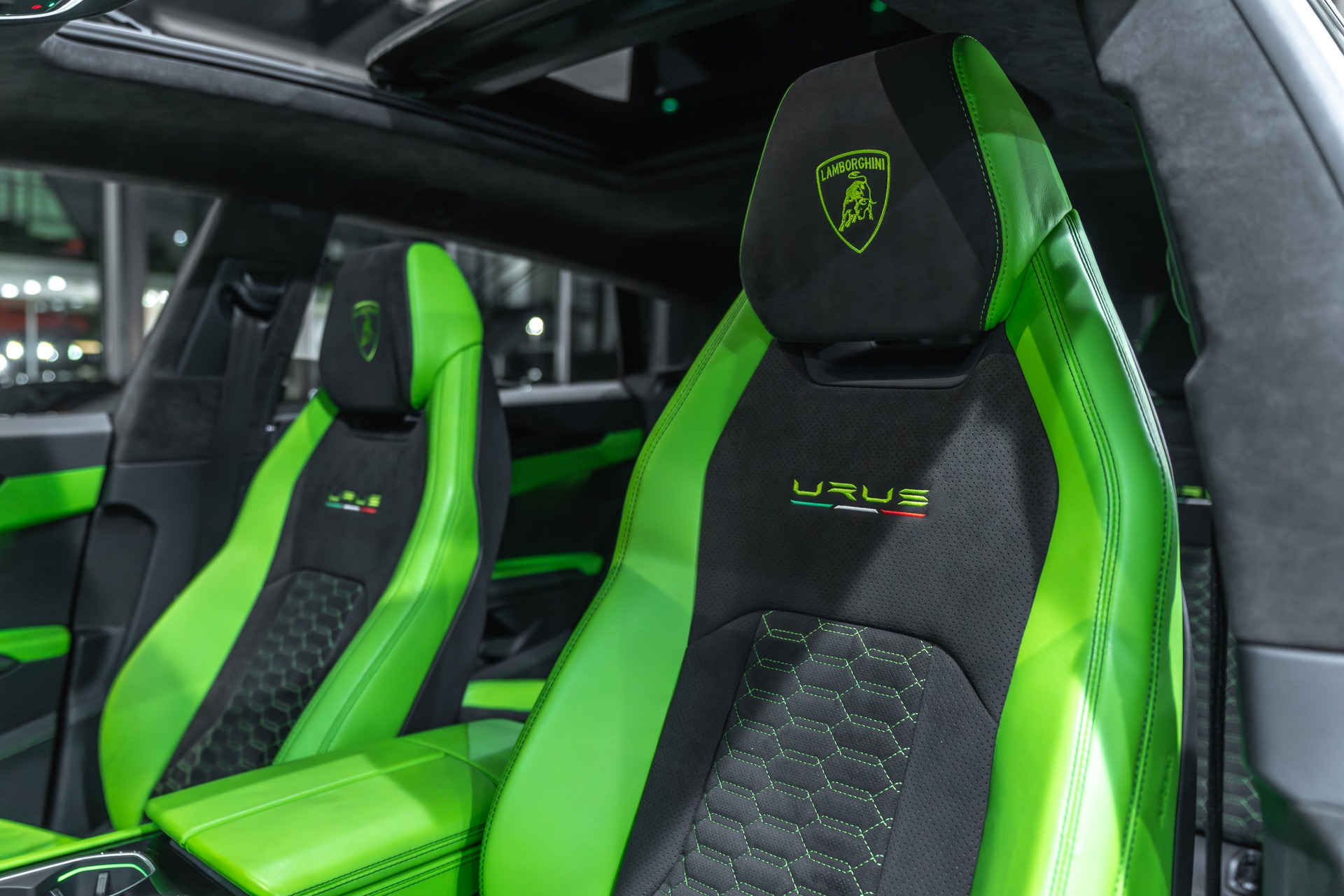 Used-2022-Lamborghini-Urus-SUV-Verde-Mantis-1016-Carbon-Fiber-WIDEBODY-Ryft-Exhaust-B-O-3D-LOADED