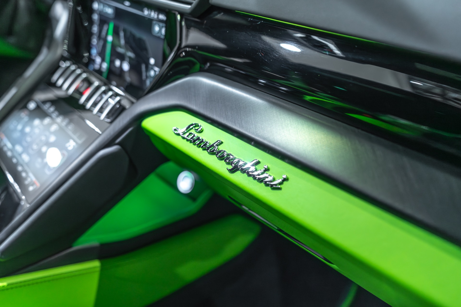 Used-2022-Lamborghini-Urus-SUV-Verde-Mantis-1016-Carbon-Fiber-WIDEBODY-Ryft-Exhaust-B-O-3D-LOADED