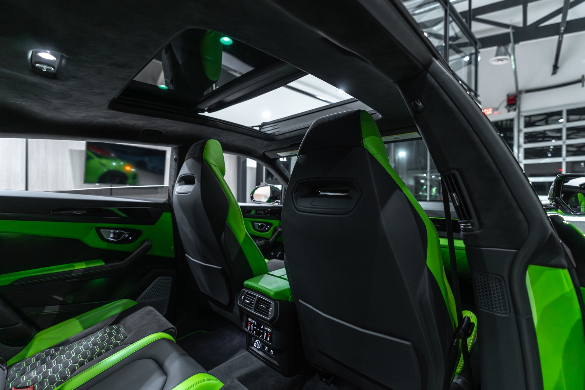 Used-2022-Lamborghini-Urus-SUV-Verde-Mantis-1016-Carbon-Fiber-WIDEBODY-Ryft-Exhaust-B-O-3D-LOADED