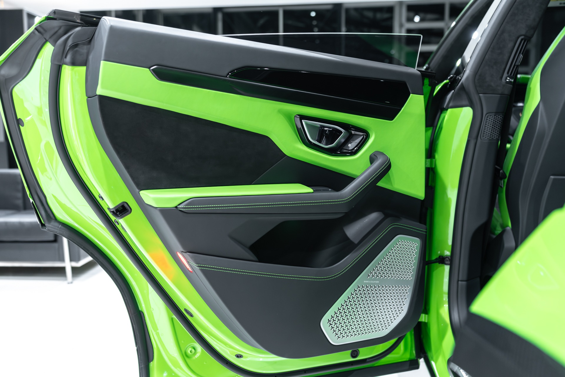 Used-2022-Lamborghini-Urus-SUV-Verde-Mantis-1016-Carbon-Fiber-WIDEBODY-Ryft-Exhaust-B-O-3D-LOADED