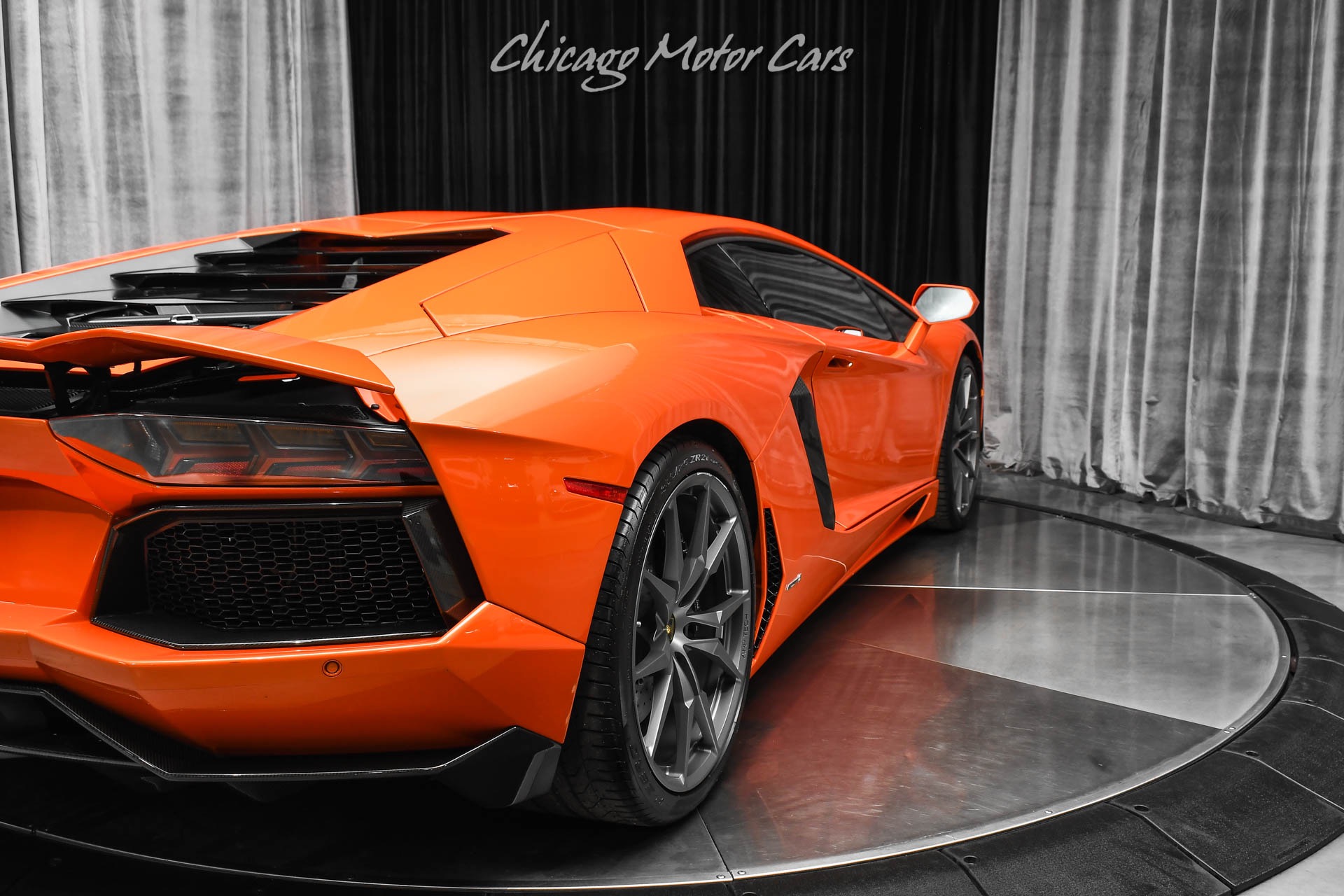 Used-2015-Lamborghini-Aventador-LP700-4-Coupe-Only-8K-Miles-Carbon-Fiber-InteriorExterior-Package-Loaded