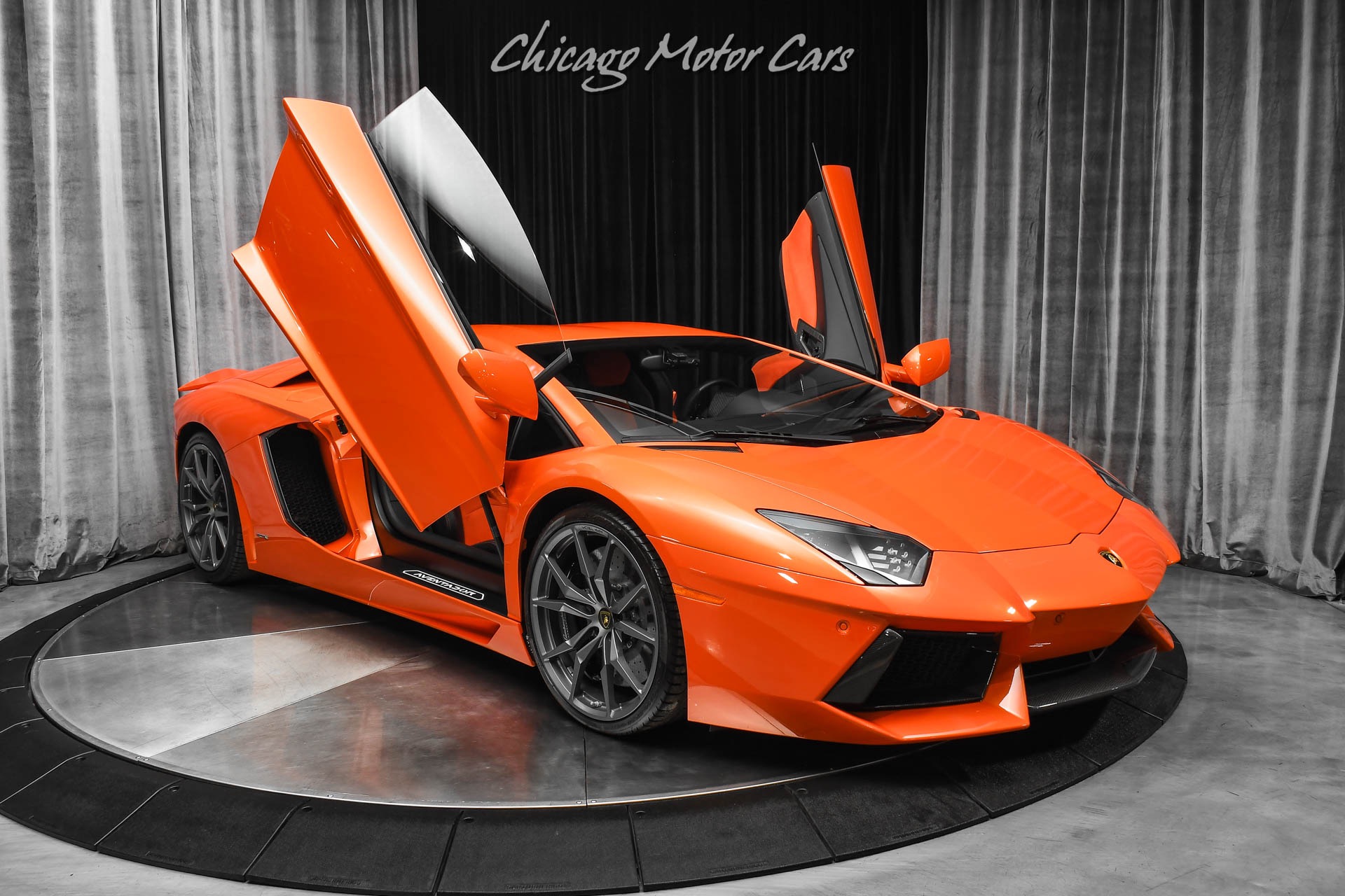 Used-2015-Lamborghini-Aventador-LP700-4-Coupe-Only-8K-Miles-Carbon-Fiber-InteriorExterior-Package-Loaded