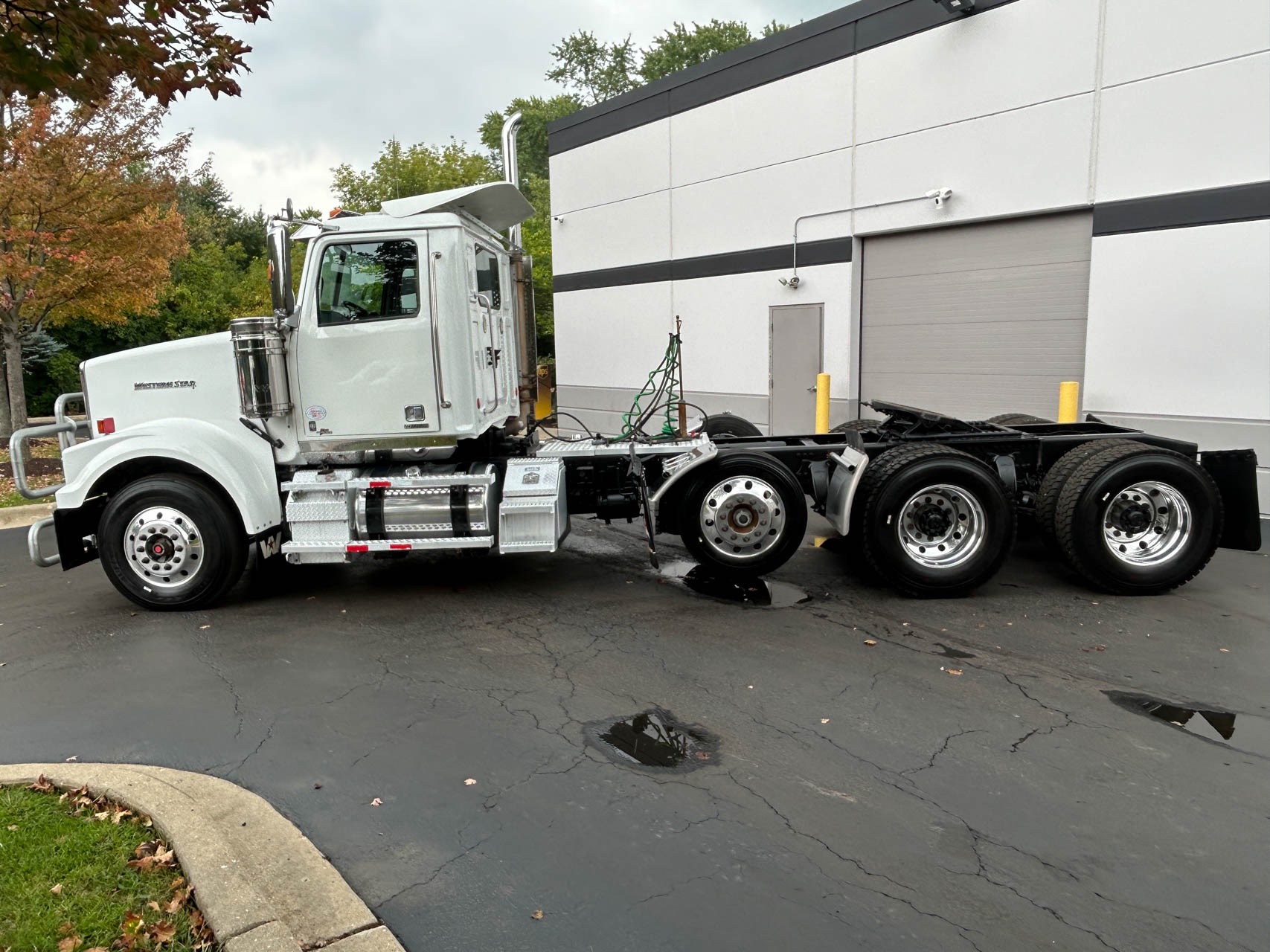 Used-2019-Western-Star-4900FA-8x4-Tria-Day-Cab