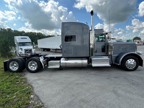 Used-2023-Peterbilt-389-Conventional