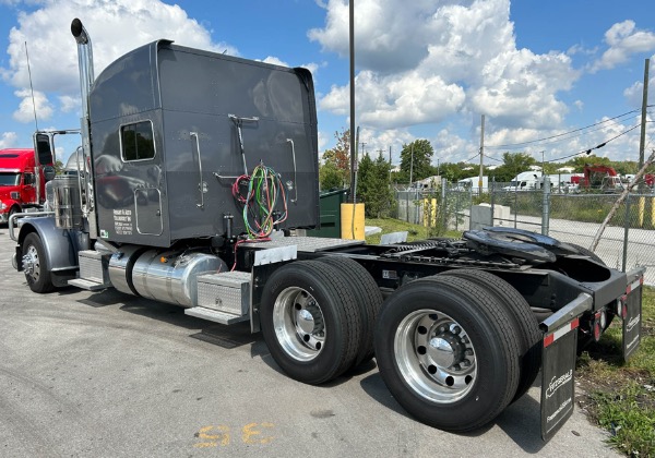 Used-2023-Peterbilt-389-Conventional