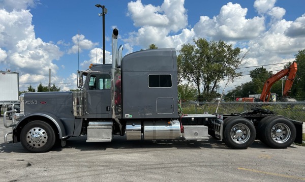 Used-2023-Peterbilt-389-Conventional