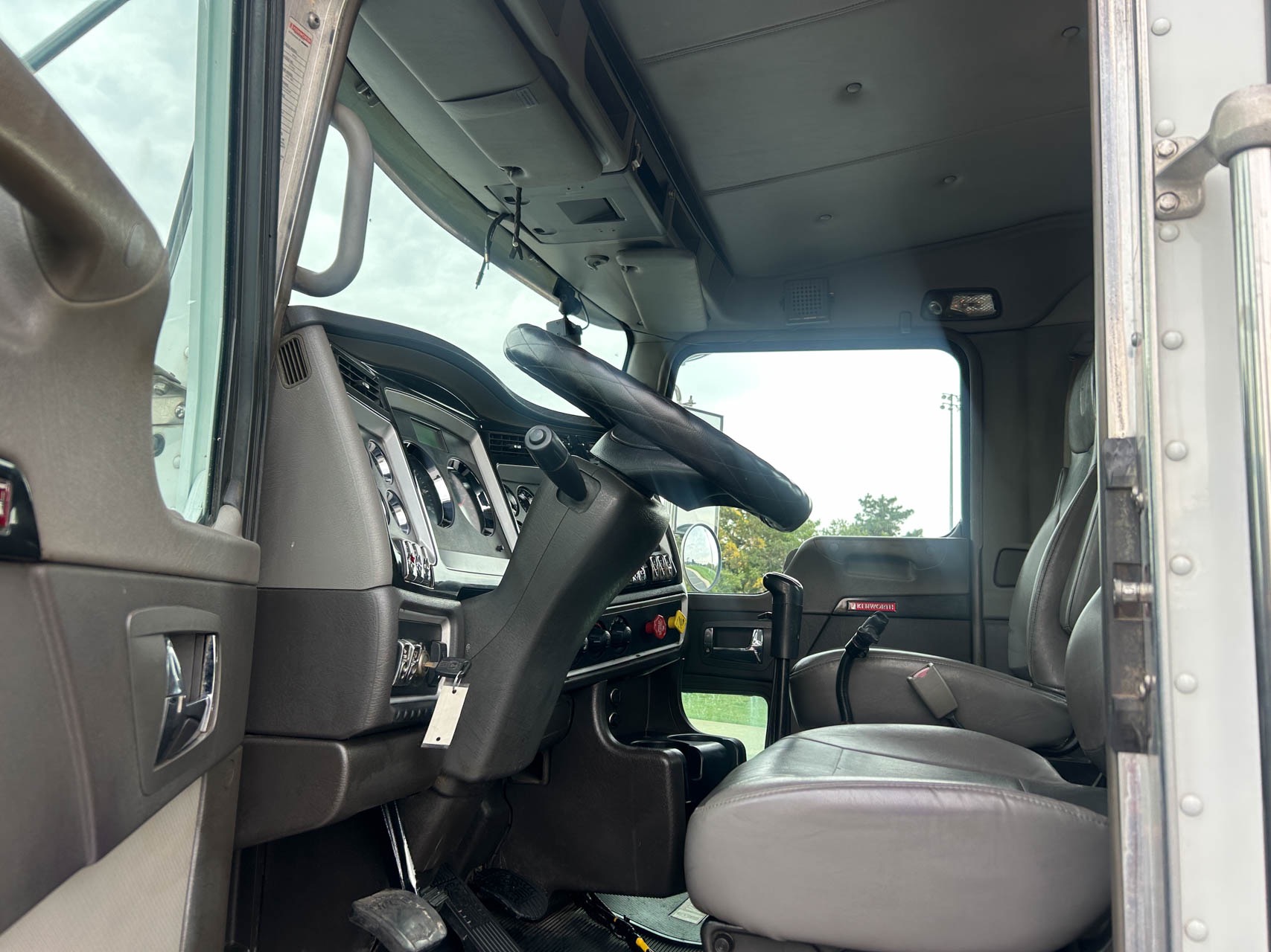 Used-2012-Kenworth-W900