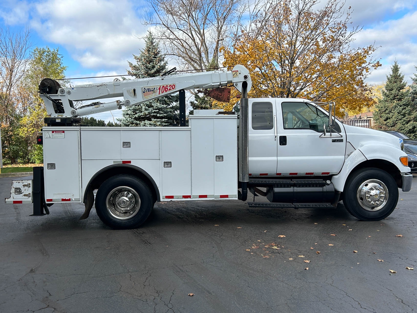 Used-2007-Ford-F-750-XLT-Service-Truck