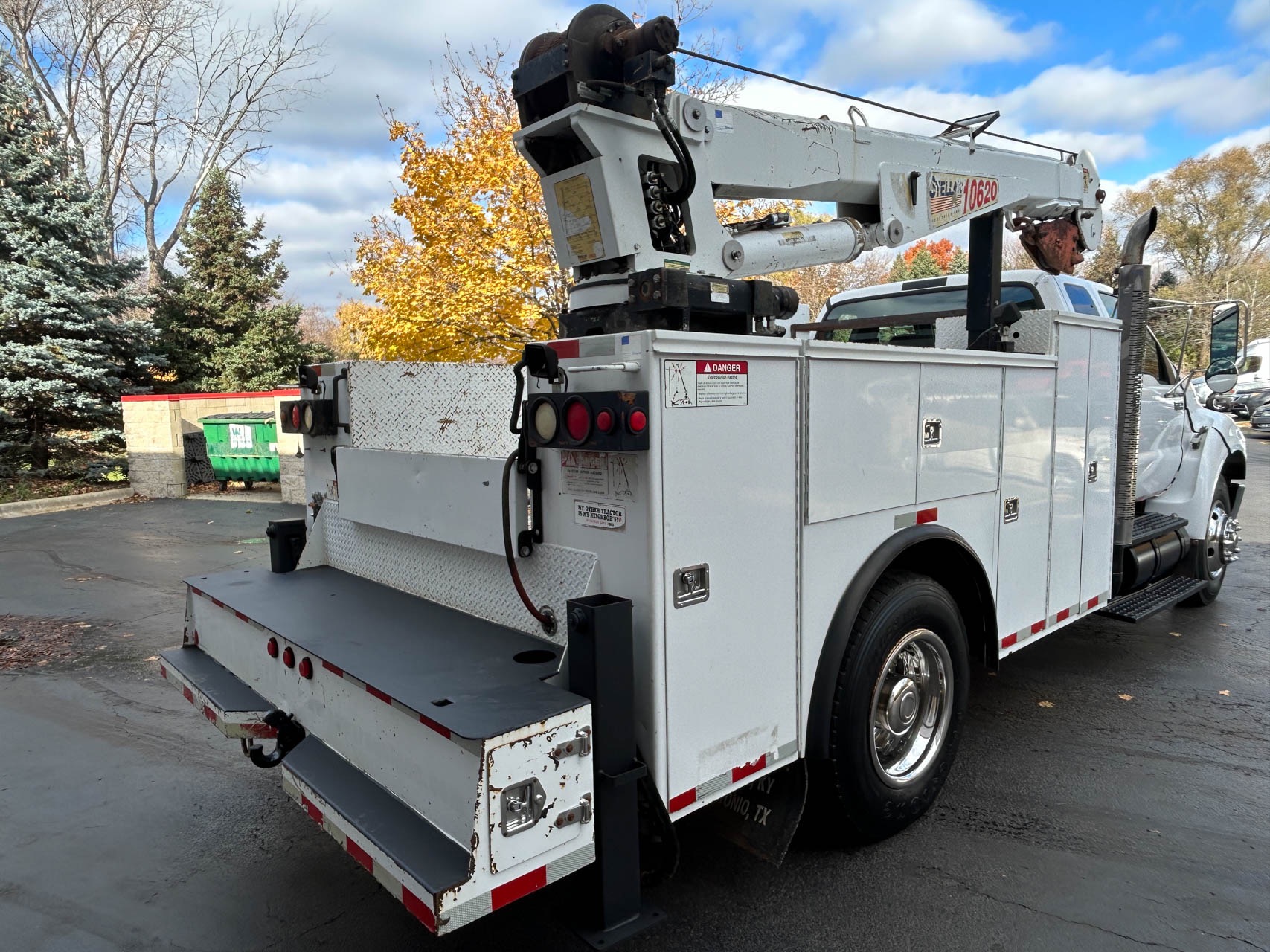 Used-2007-Ford-F-750-XLT-Service-Truck