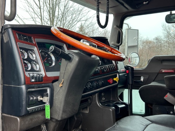 Used-2009-Kenworth-W900