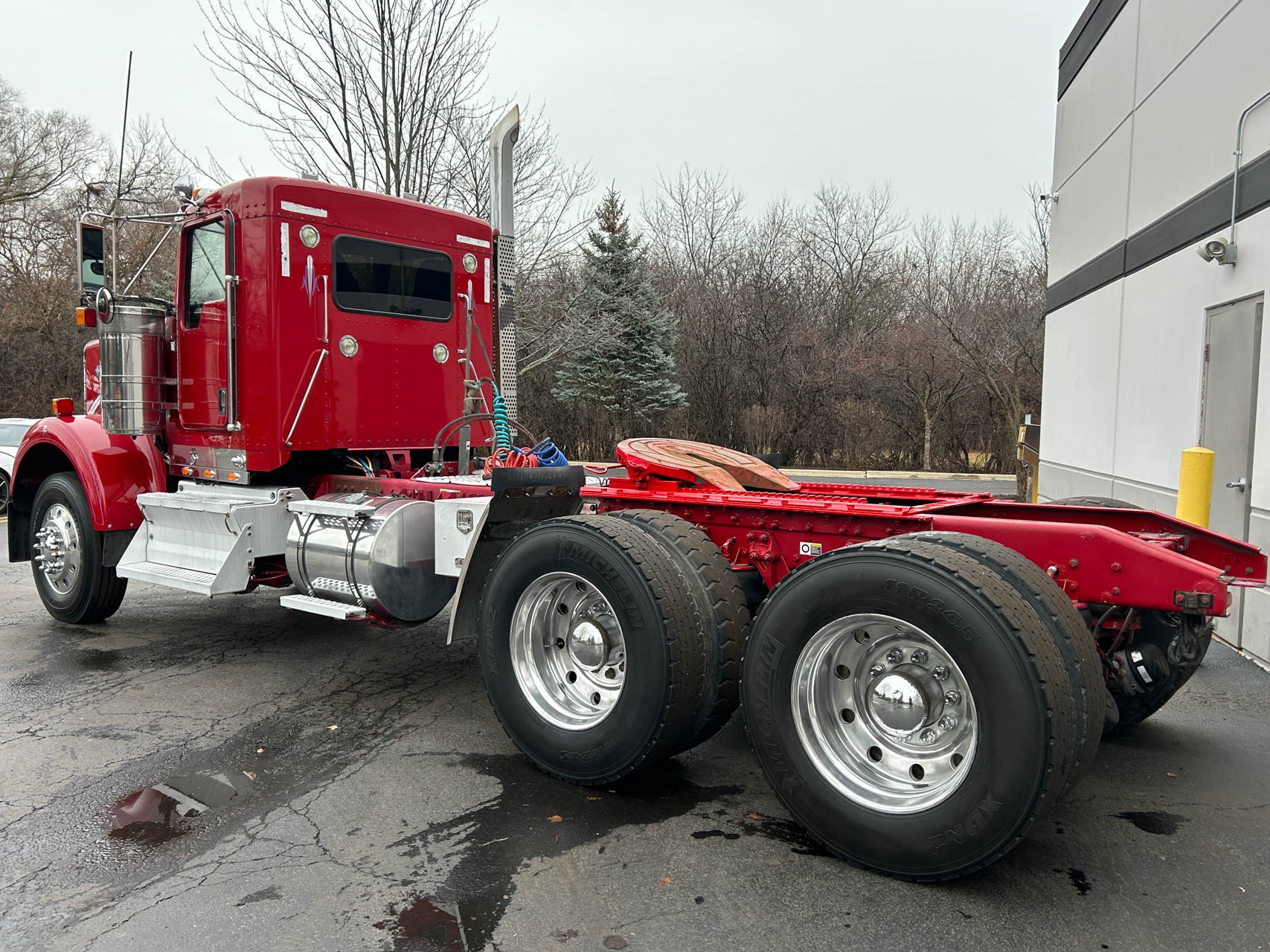 Used-2009-Kenworth-W900