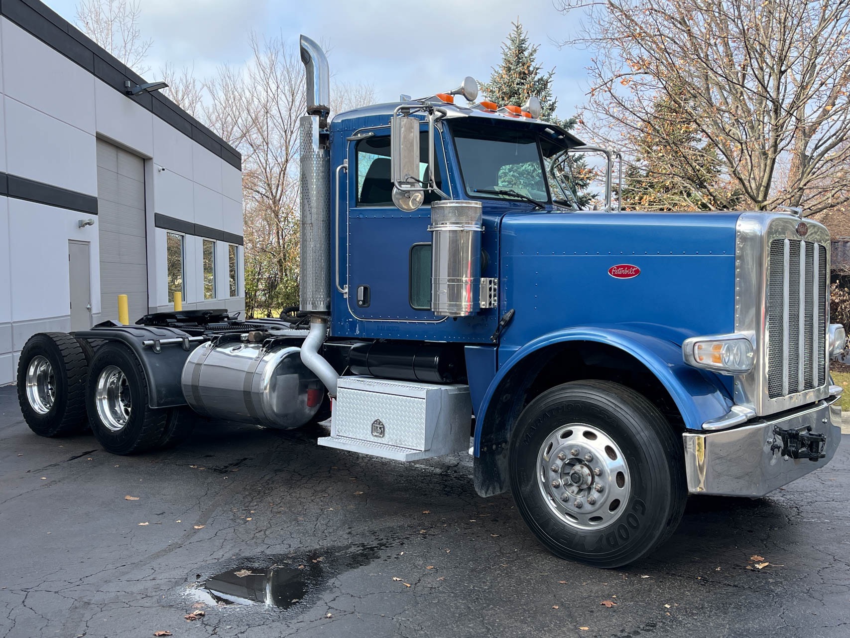 Used-2009-Peterbilt-Day-Cab