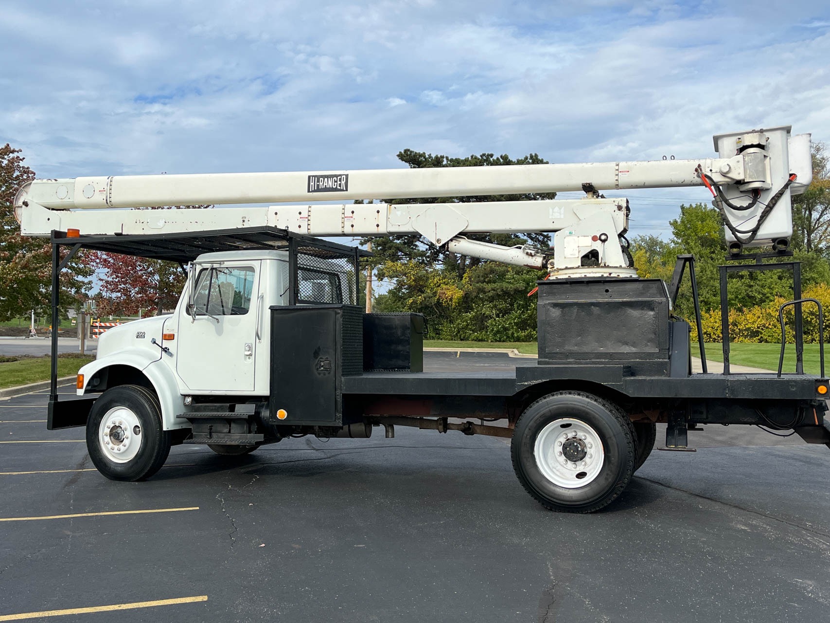 Used-2000-International-4700-Boom-Truck