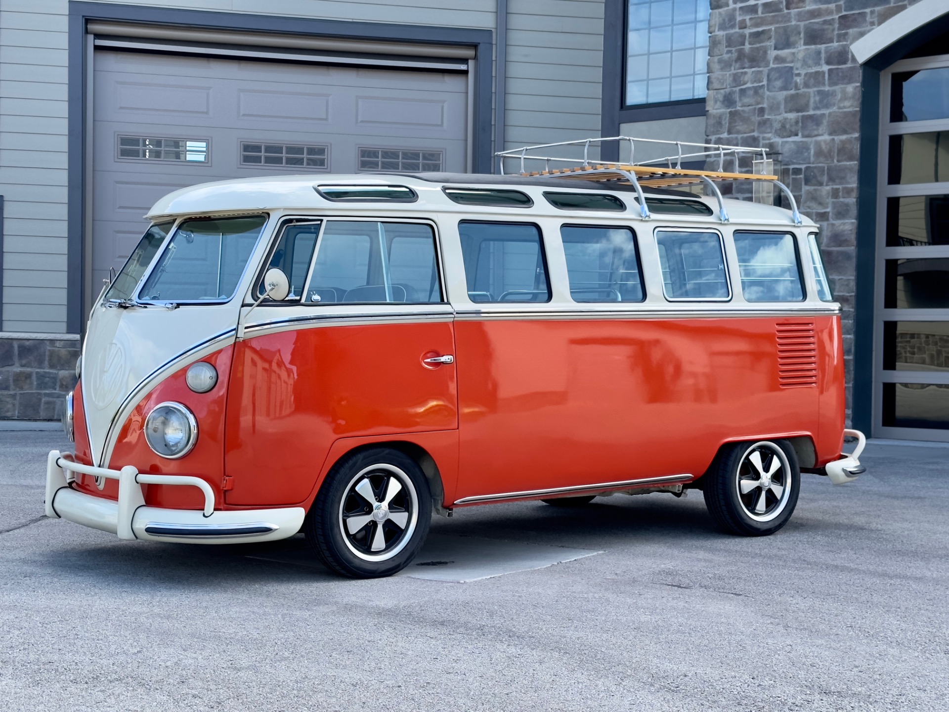 Used-1972-Volkswagen-Type-II-Completely-Restored-1600CC-Engine-23-Window-Deluxe-Samba-Tribute-Pristine