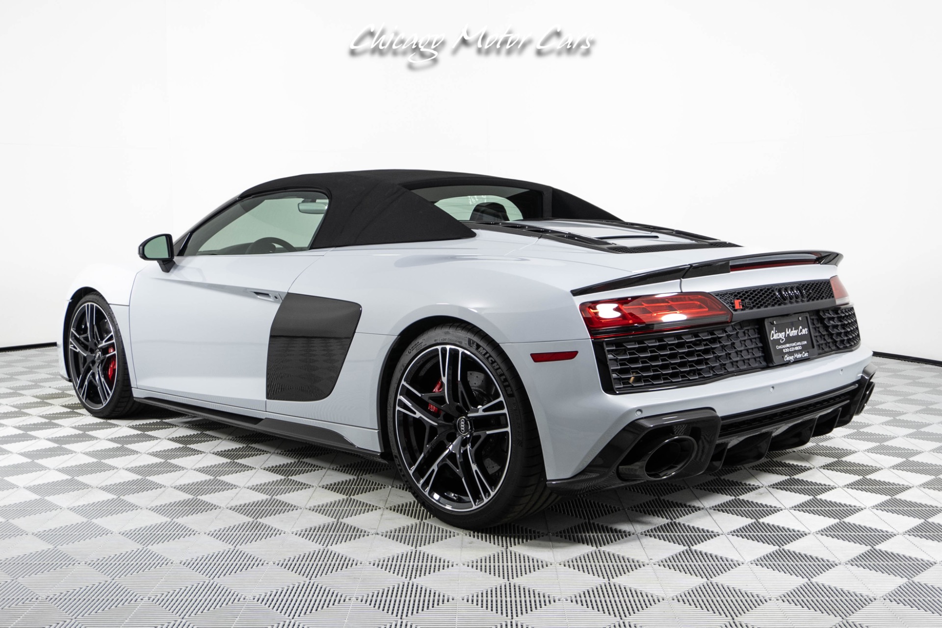 Used-2023-Audi-R8-V10-Performance-52-Quattro-Spyder-ONLY-865-Miles-Suzuka-Gray-Black-Optics-Pkg