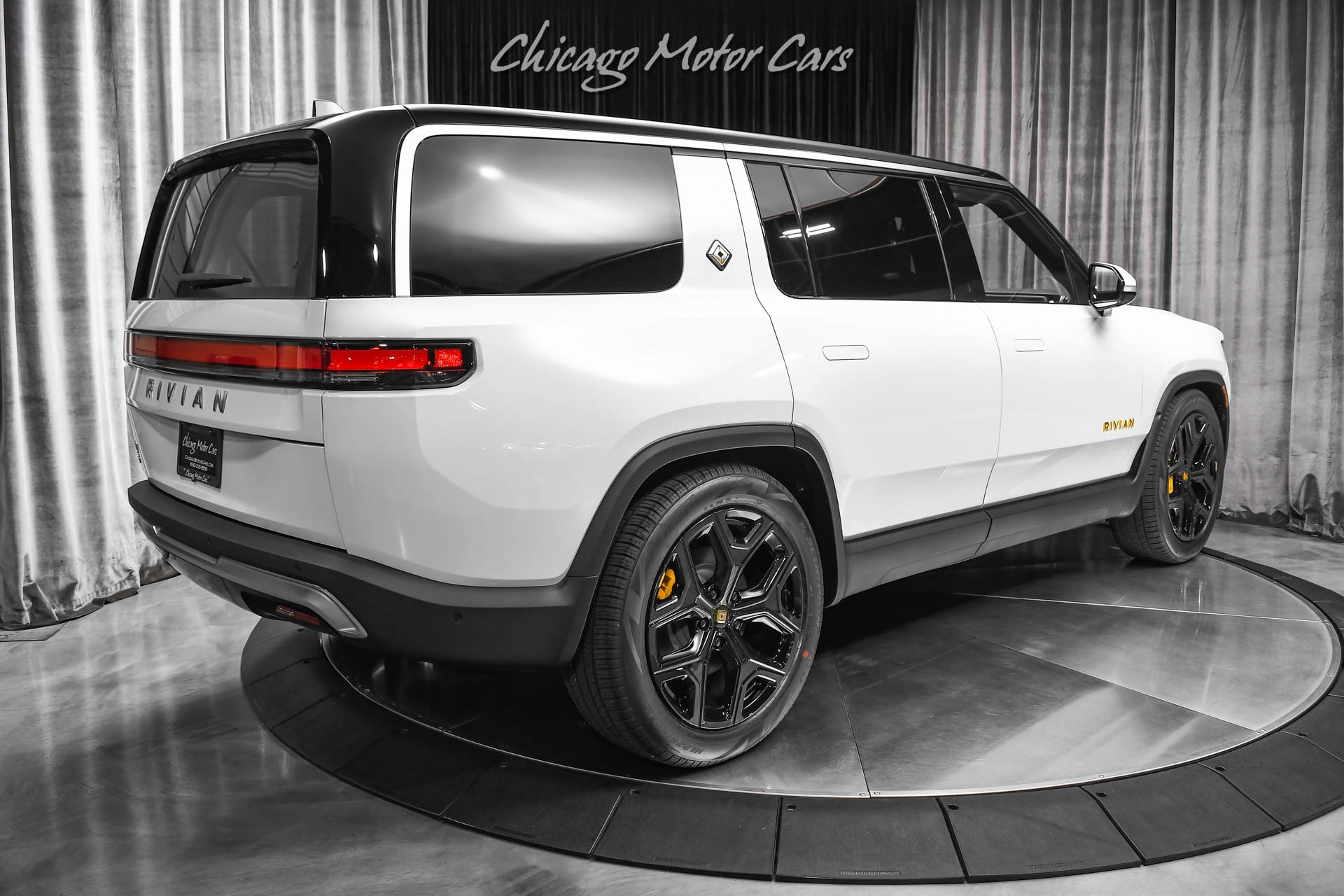 Used-2023-Rivian-R1S-Adventure-SUV-Large-Battery-Pack-Quad-Motor-AWD-BEST-Color-Combo