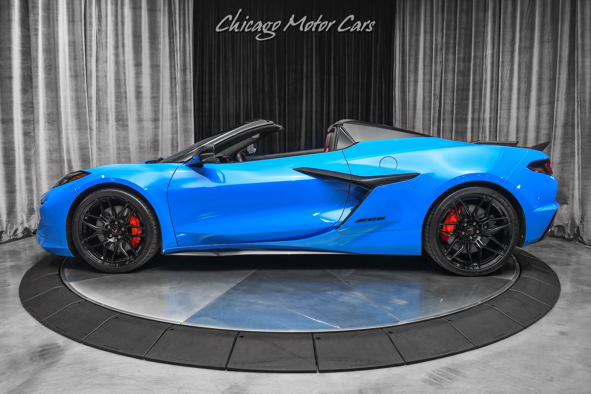 Used-2023-Chevrolet-Corvette-Z06-Convertible-3LZ-Rapid-Blue-Red-Interior-LOADED-Carbon-Fiber-Upgrades