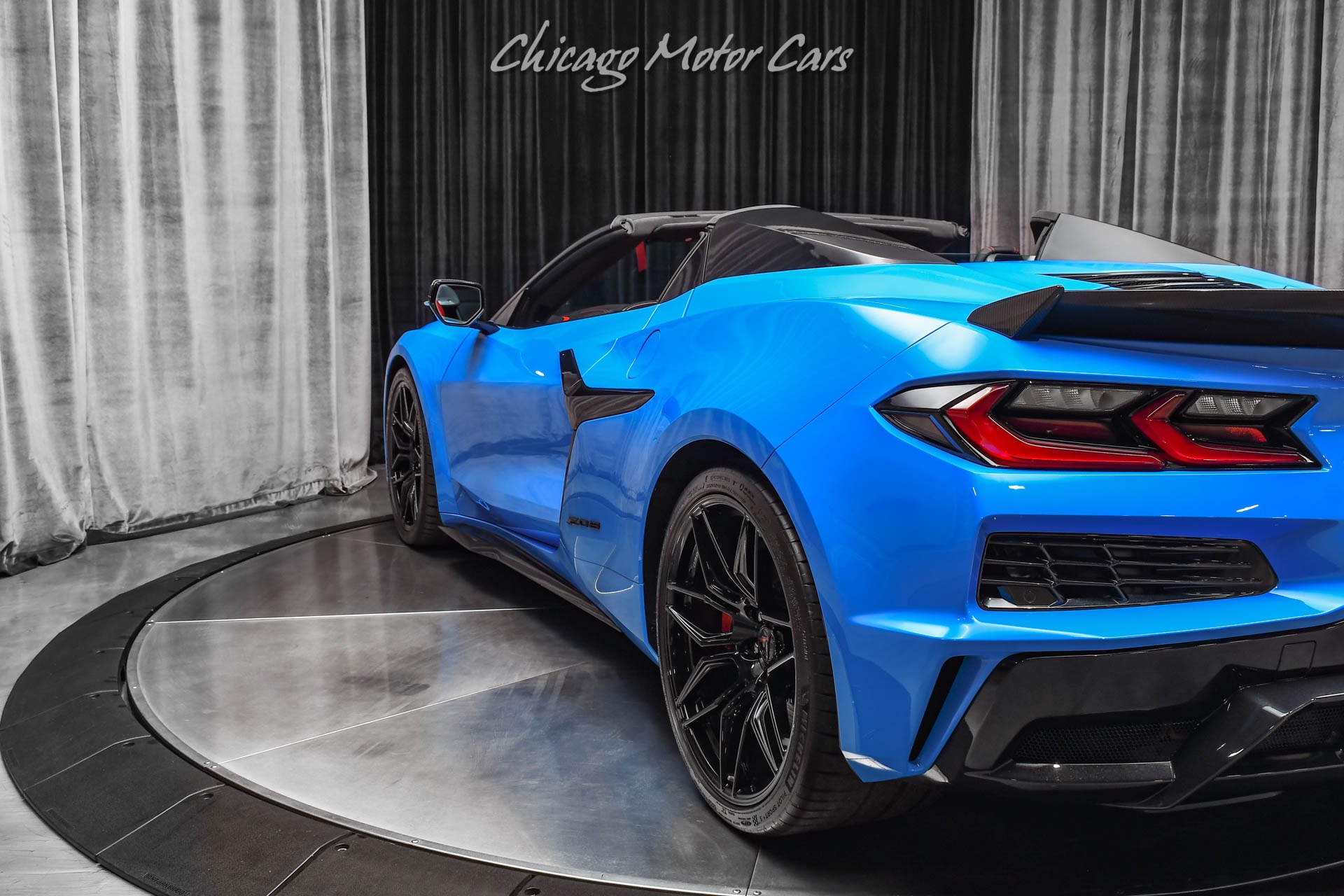 Used-2023-Chevrolet-Corvette-Z06-Convertible-3LZ-Rapid-Blue-Red-Interior-LOADED-Carbon-Fiber-Upgrades