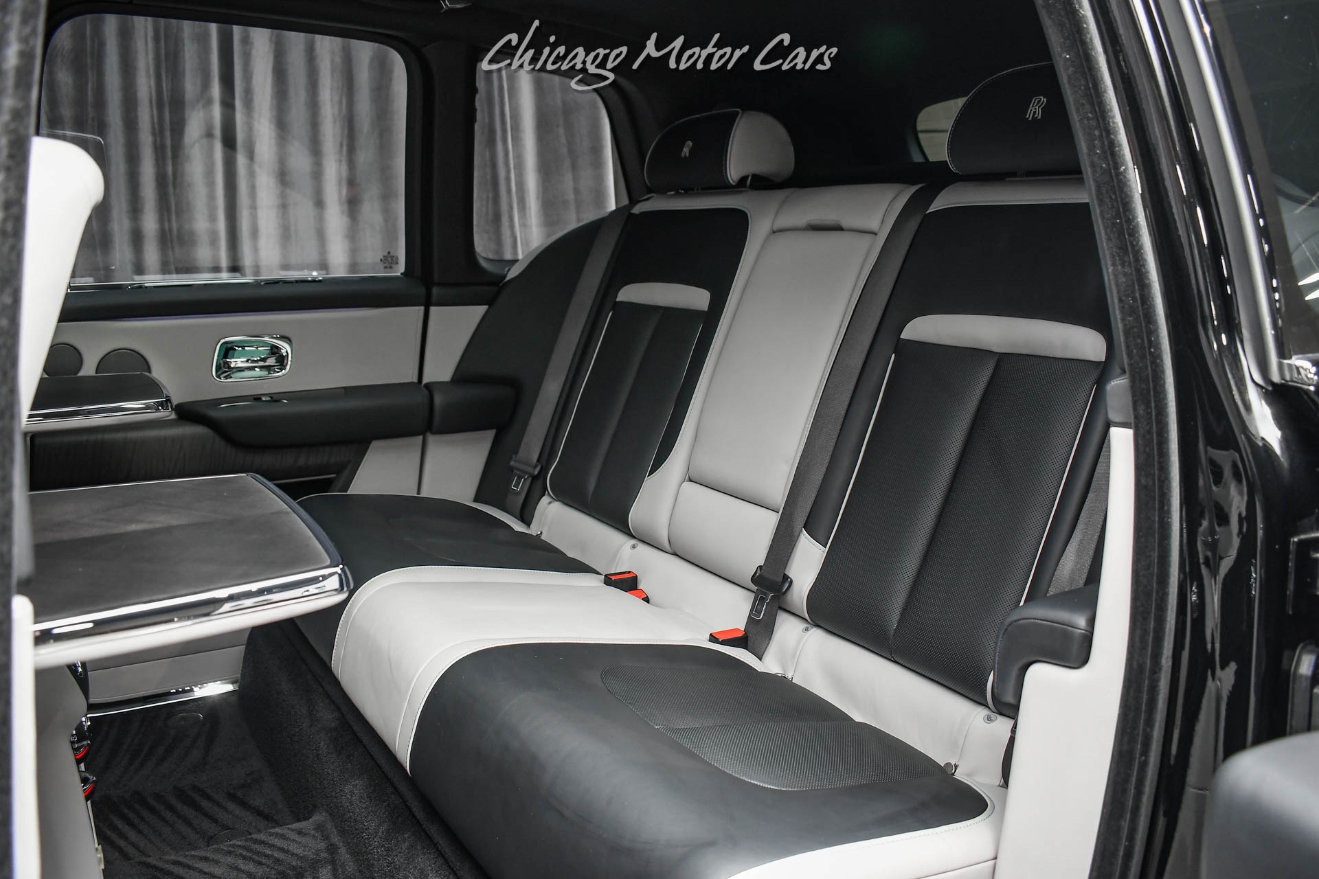 Used-2022-Rolls-Royce-Cullinan-SUV-Only-7K-Miles-Rear-Picnic-Tables-Black-Diamond---Cashmere-Color-Combo