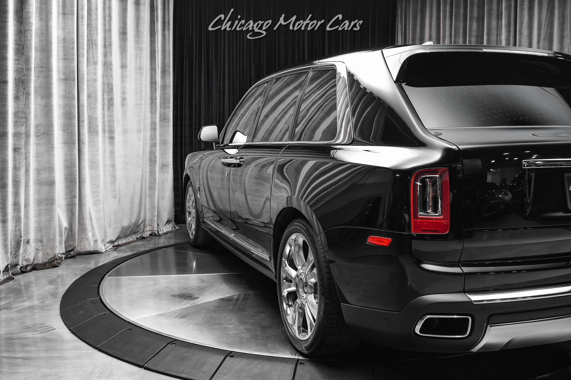 Used-2022-Rolls-Royce-Cullinan-SUV-Only-7K-Miles-Rear-Picnic-Tables-Black-Diamond---Cashmere-Color-Combo