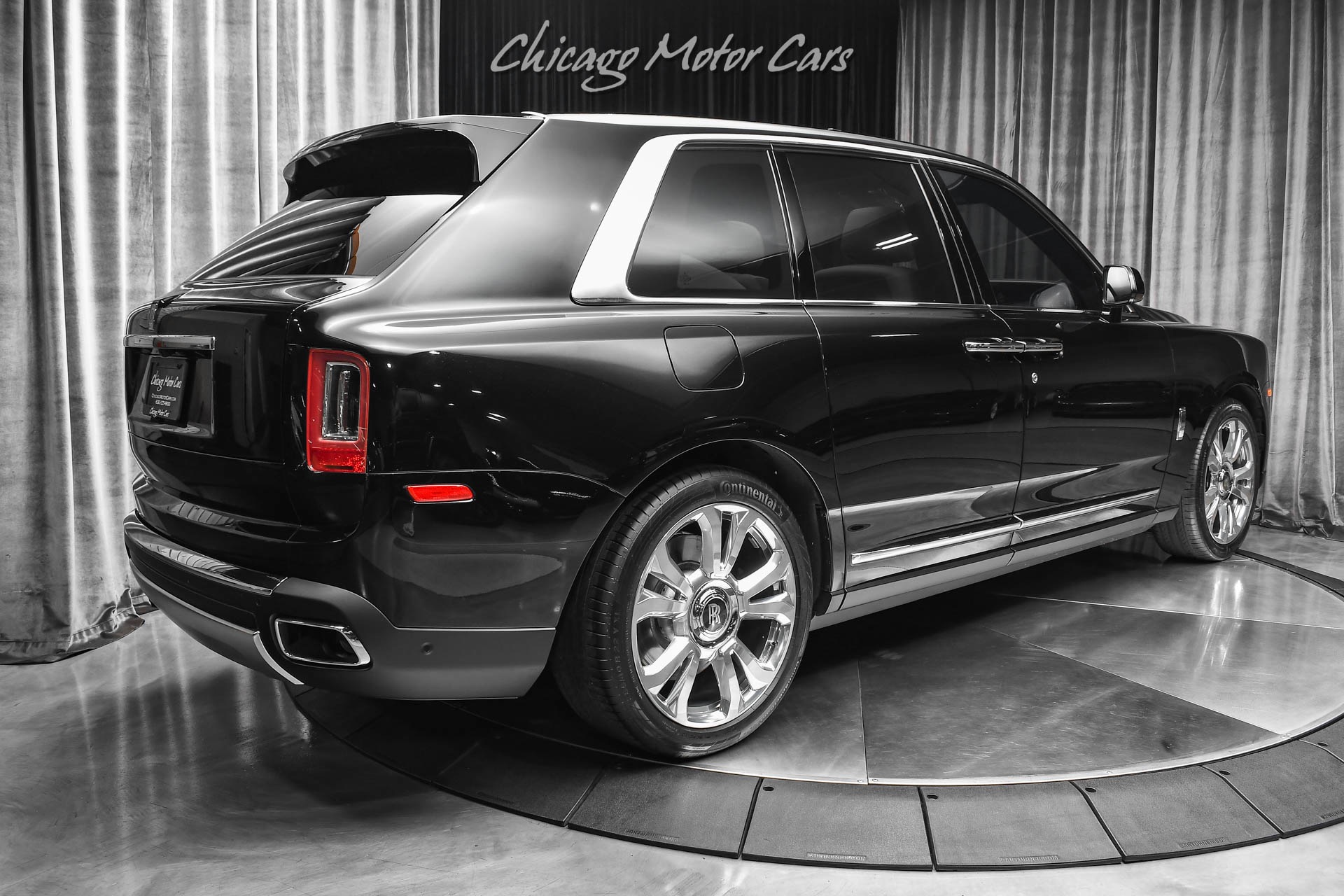 Used-2022-Rolls-Royce-Cullinan-SUV-Only-7K-Miles-Rear-Picnic-Tables-Black-Diamond---Cashmere-Color-Combo