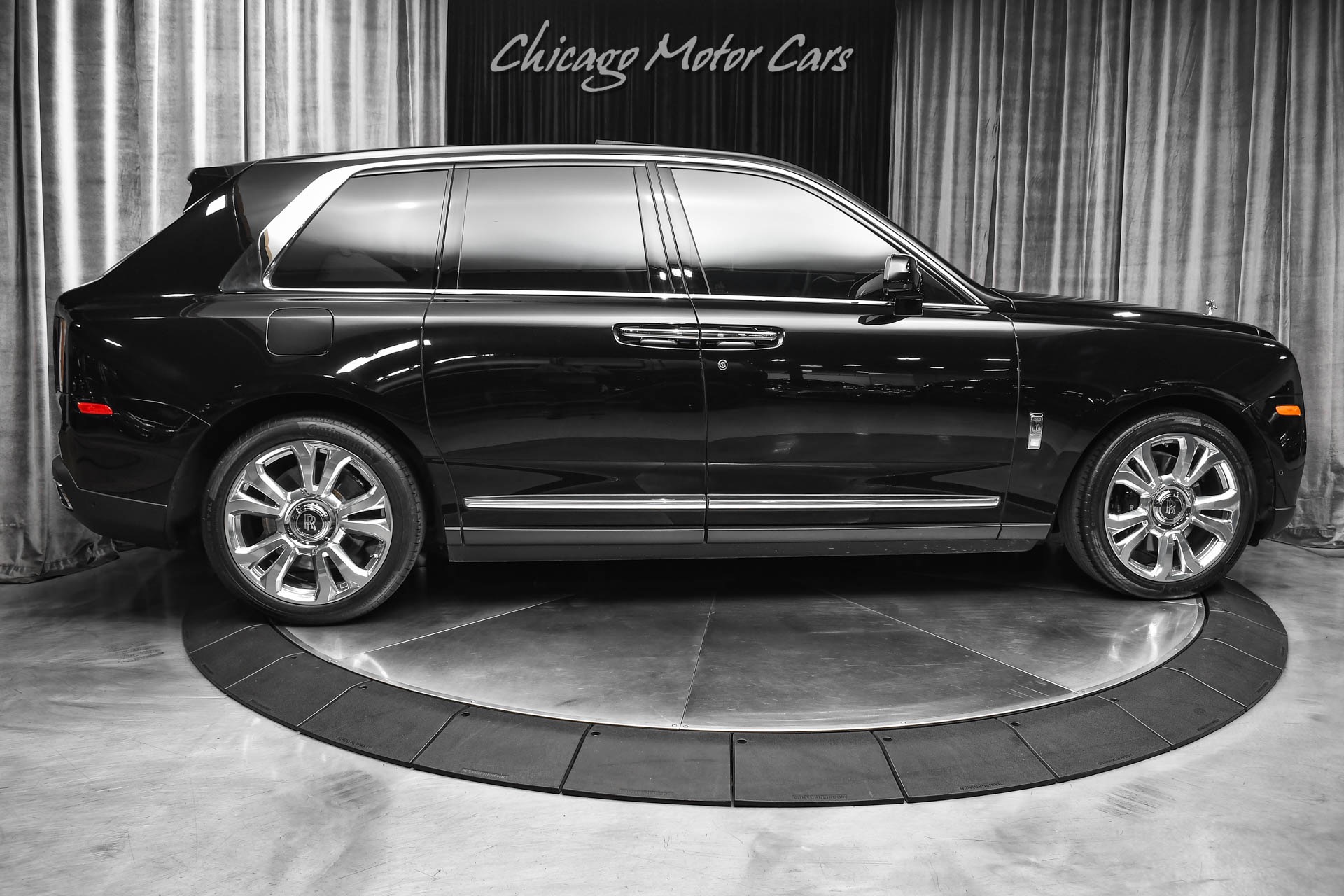 Used-2022-Rolls-Royce-Cullinan-SUV-Only-7K-Miles-Rear-Picnic-Tables-Black-Diamond---Cashmere-Color-Combo