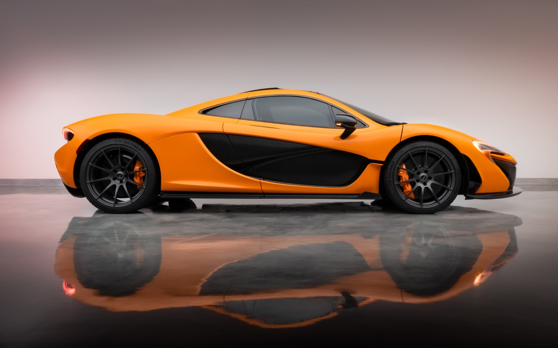 Used-2014-McLaren-P1-Coupe-Only-2930-Miles-Carbon-Fiber-Completely-Serviced-Collector-Quality